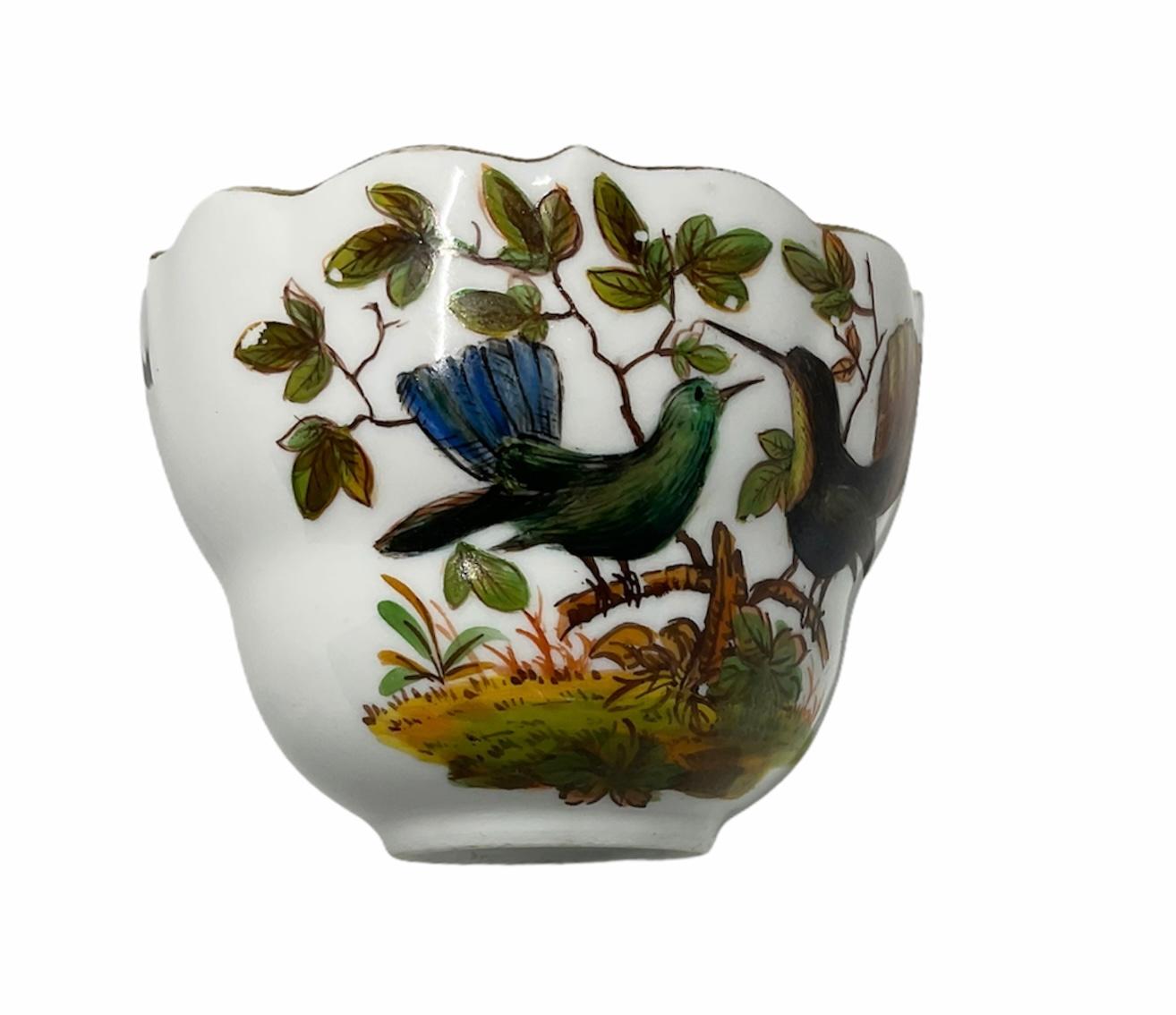 Set aus Tasse und Untertasse aus Meissener Porzellan mit Rothschild-Muster und Vögeln im Angebot 3
