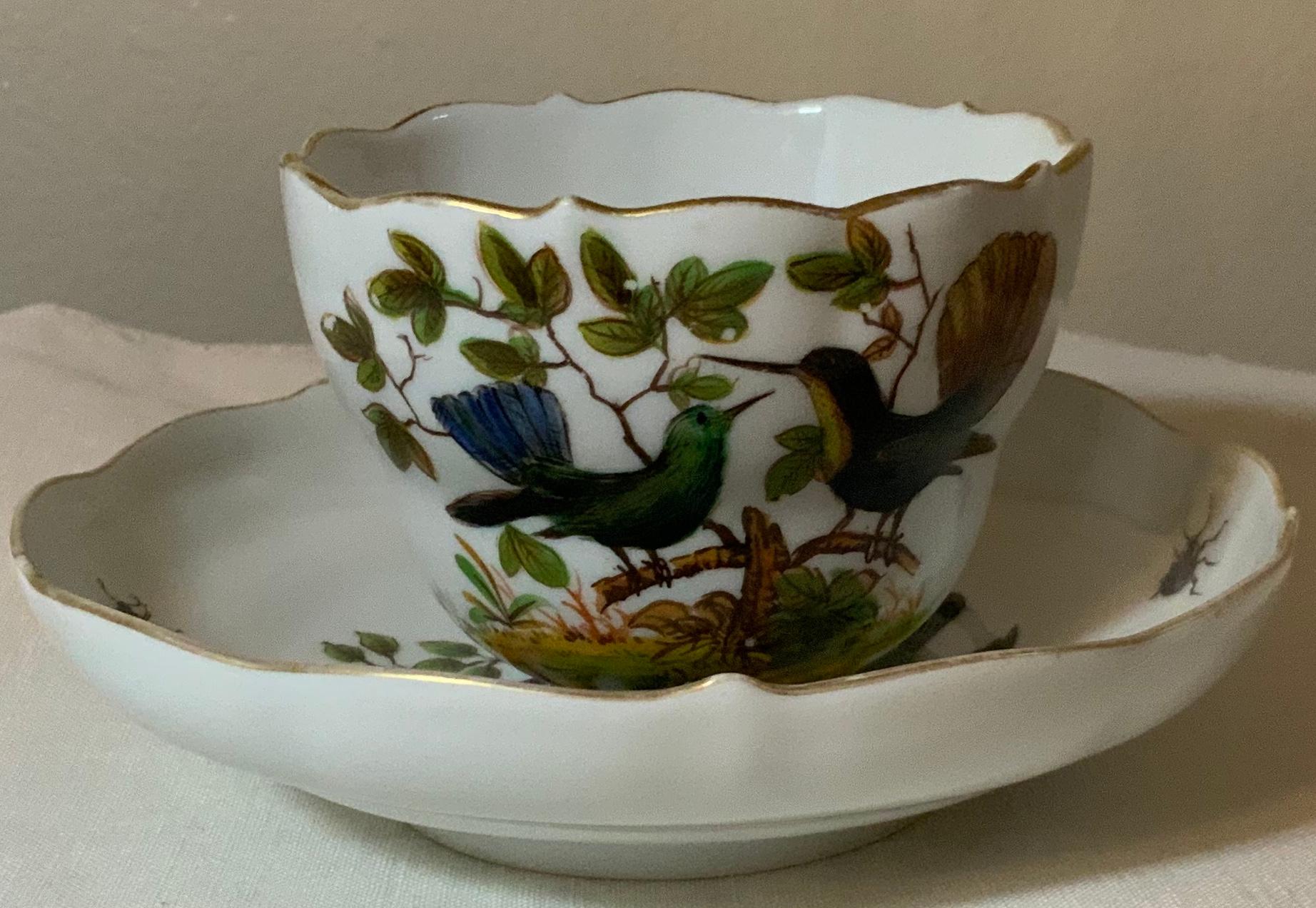 Set aus Tasse und Untertasse aus Meissener Porzellan mit Rothschild-Muster und Vögeln im Angebot 4