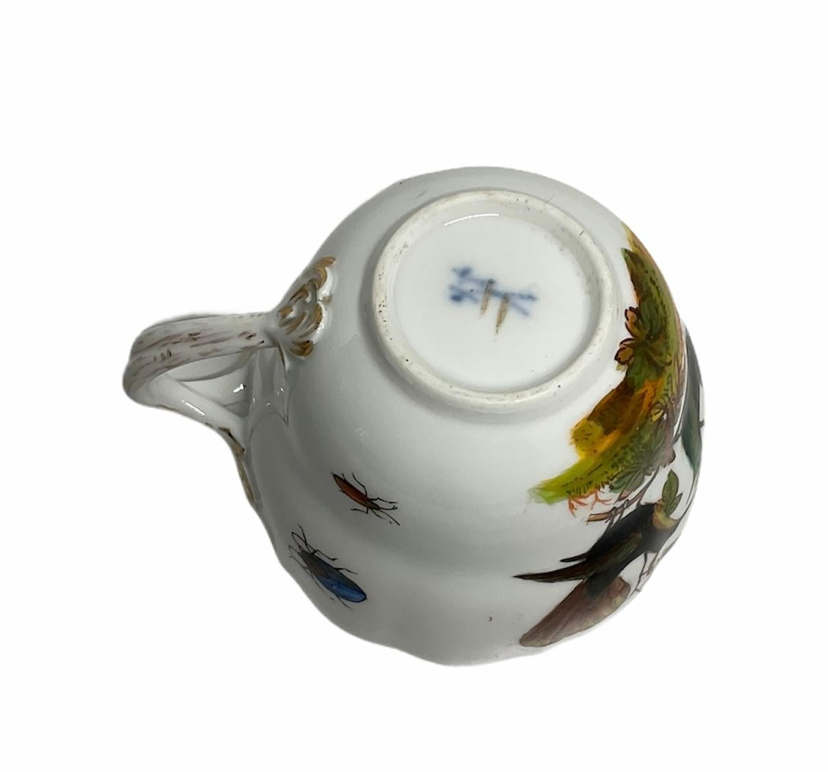 Set aus Tasse und Untertasse aus Meissener Porzellan mit Rothschild-Muster und Vögeln im Angebot 7