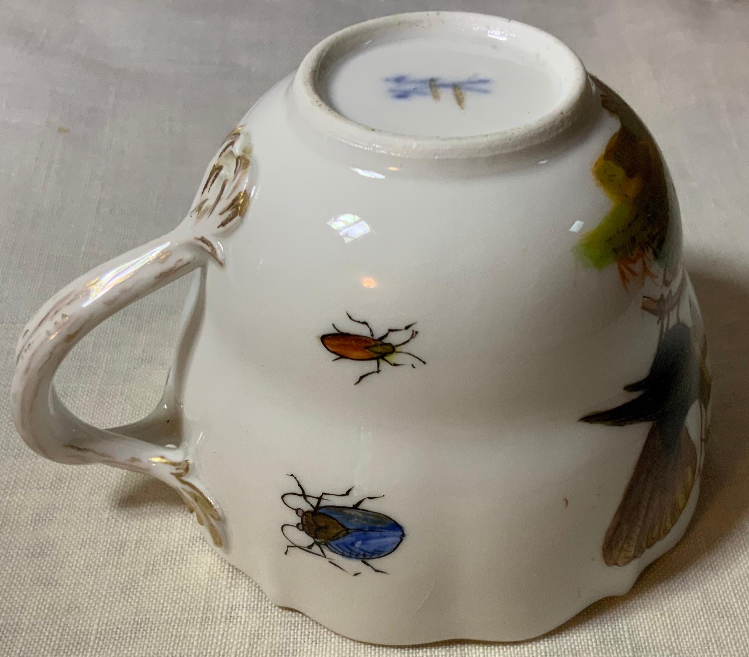 Set aus Tasse und Untertasse aus Meissener Porzellan mit Rothschild-Muster und Vögeln im Angebot 9