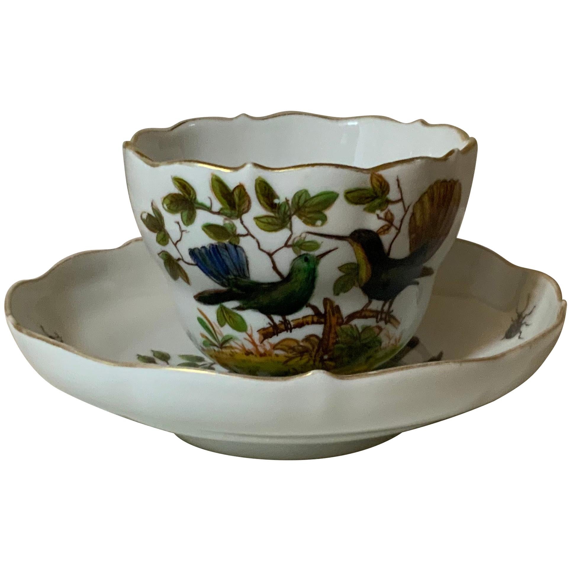 Set aus Tasse und Untertasse aus Meissener Porzellan mit Rothschild-Muster und Vögeln im Angebot