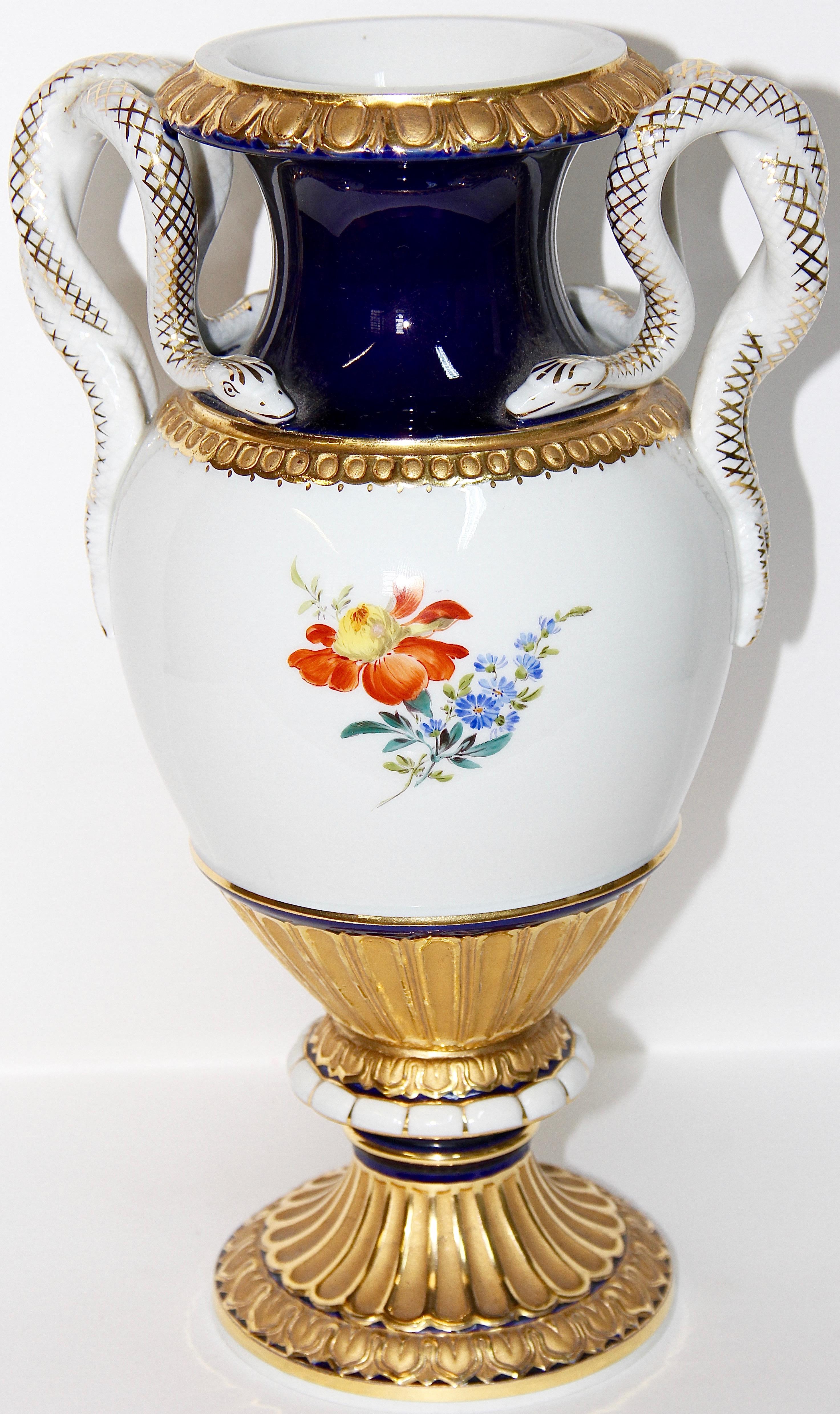 Meissen porcelain snakes handle vase. 1st quality.
Cobalt and gold painting.

Small chip on the socket.