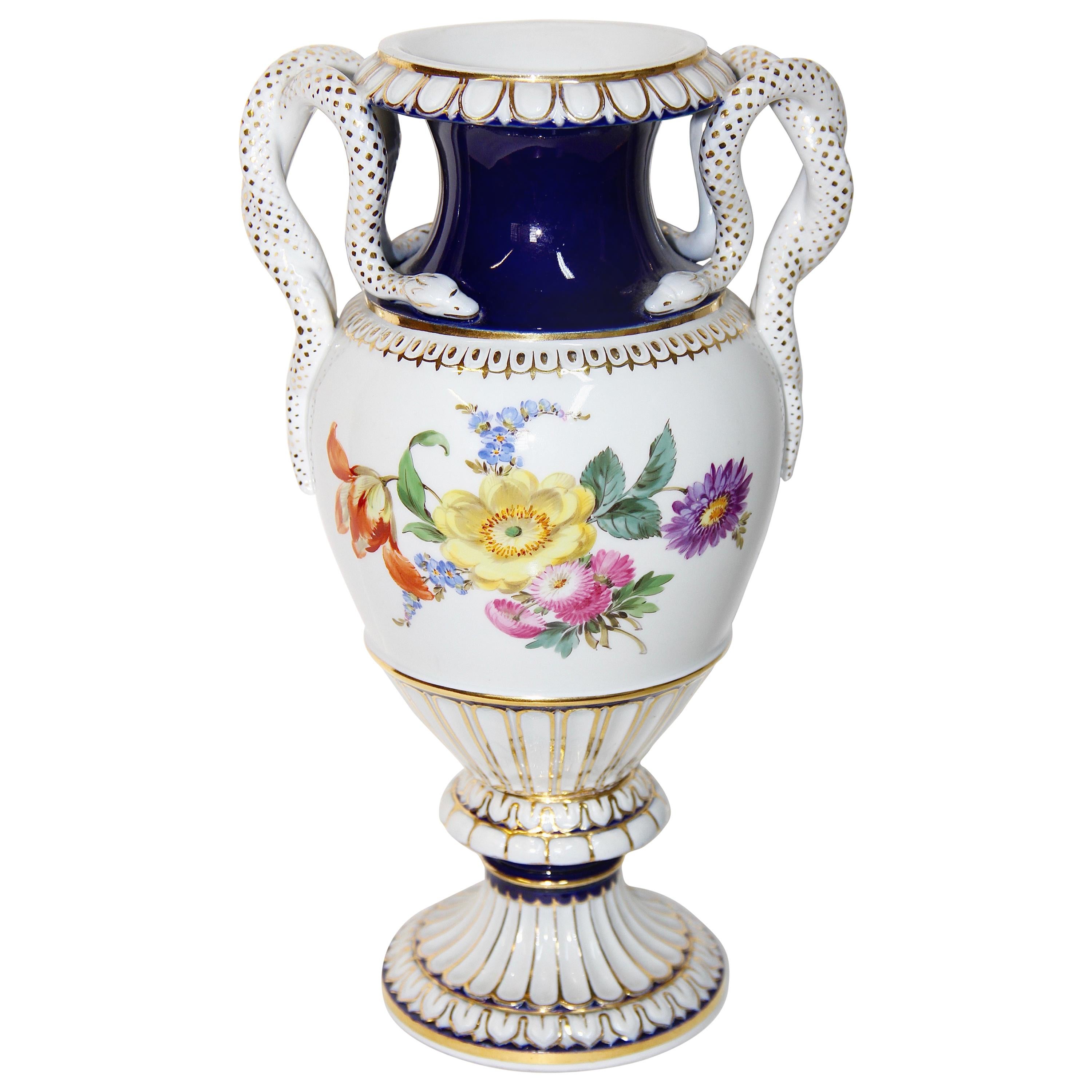 Vase à anse serpent en porcelaine de Meissen, 1ère qualité, peinture cobalt et or