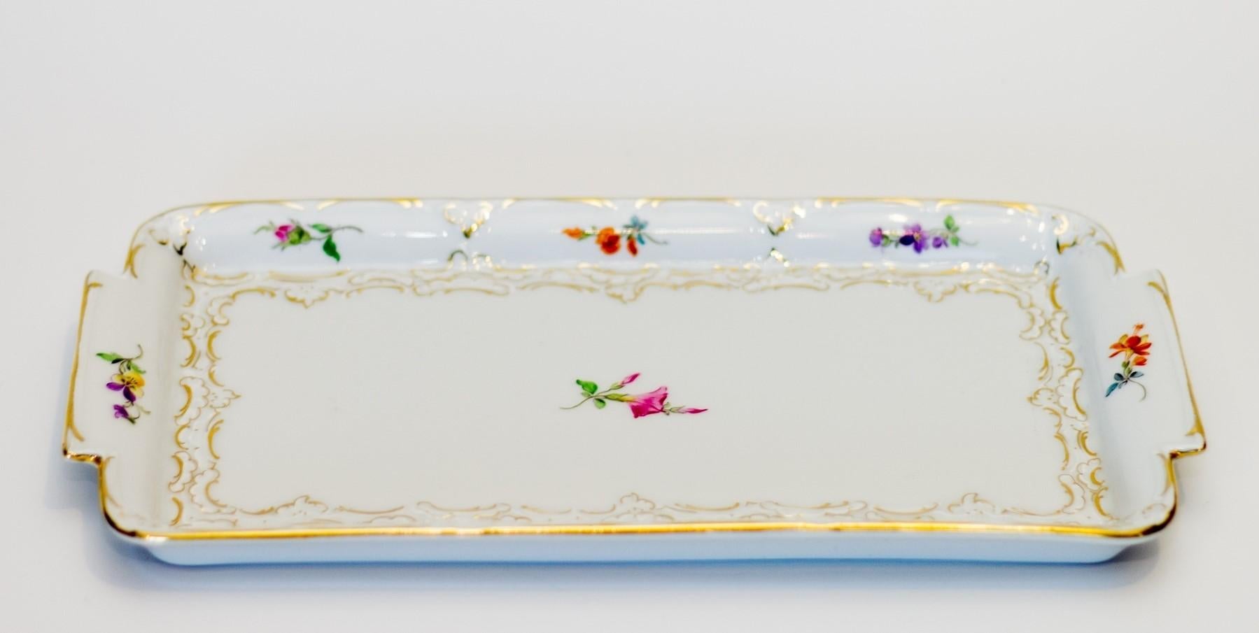 Meissener Porzellan Tablett mit floraler Malerei und Goldrand (Deutsch)