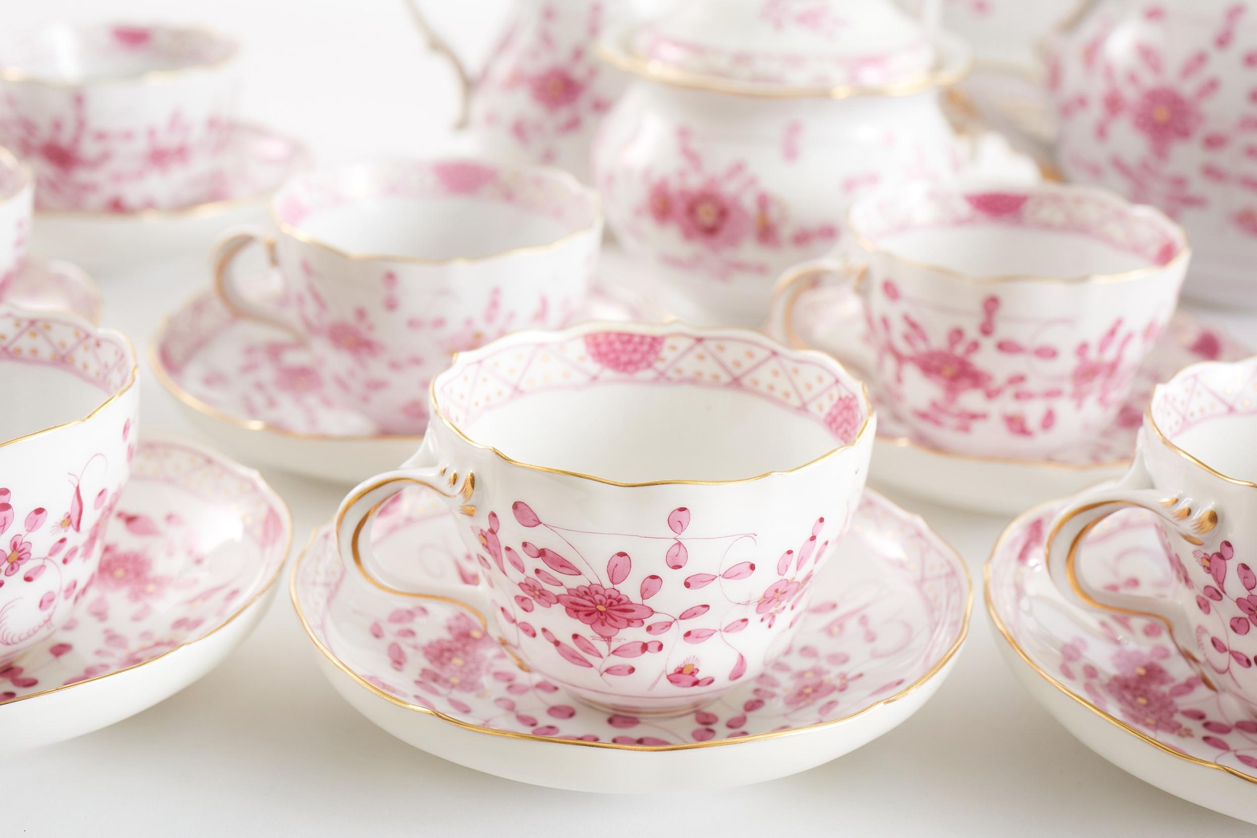 Peinture Service à thé / café en porcelaine de Meissen / 12 personnes en vente