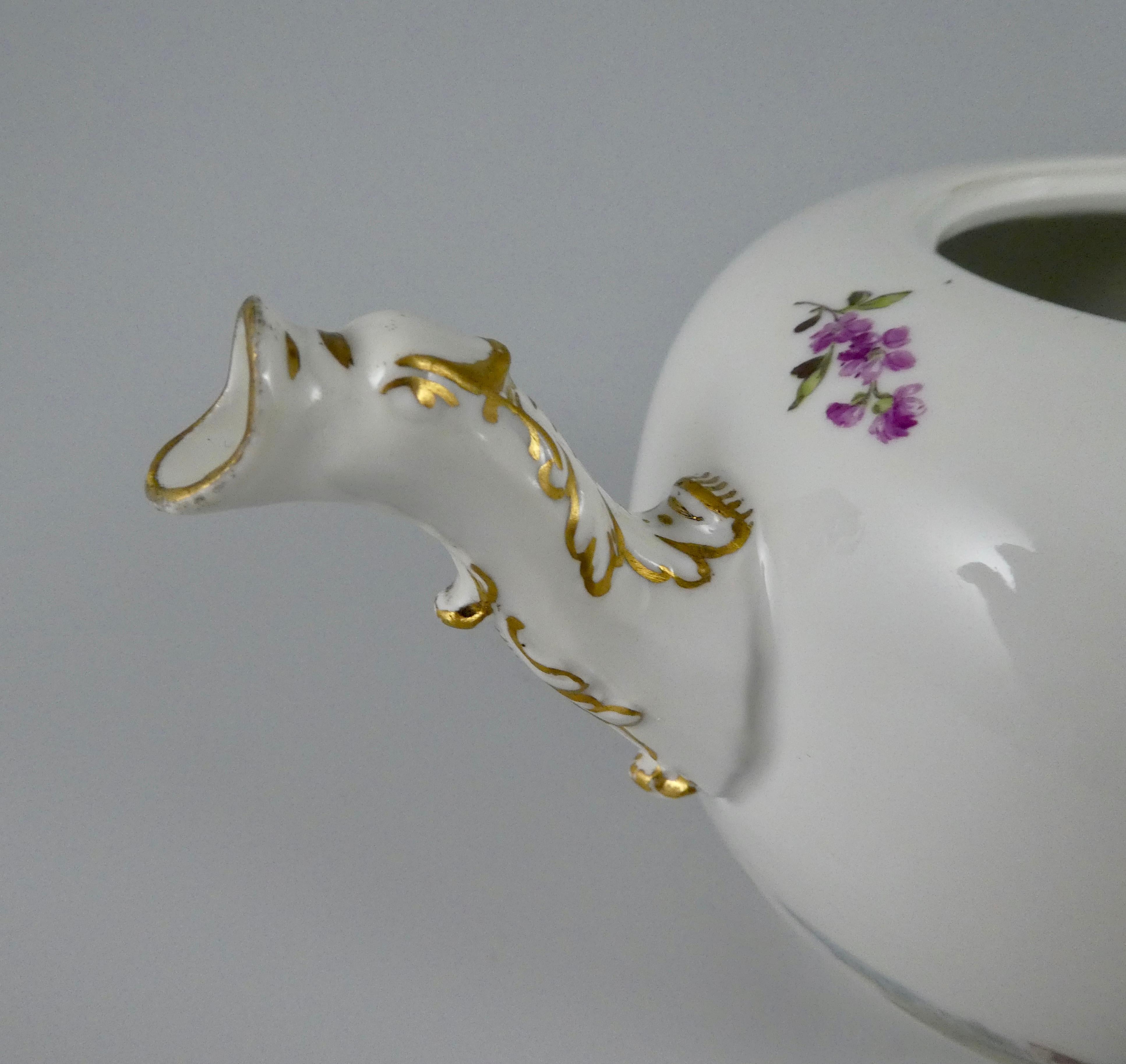 Meissen Porcelain Teapot and Cover, circa 1740 4