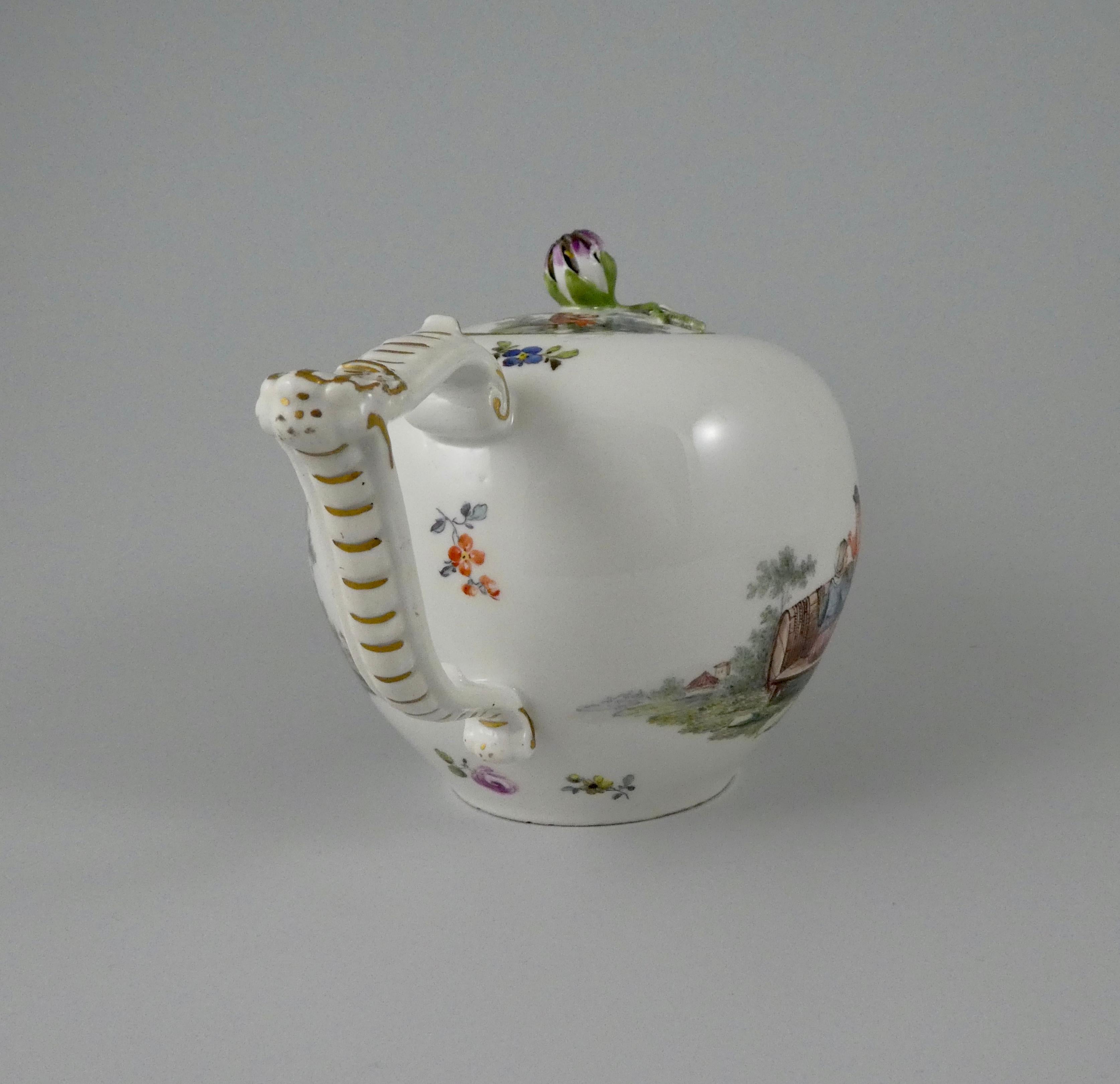 Meissen Porcelain Teapot and Cover, circa 1740 In Good Condition In Gargrave, North Yorkshire