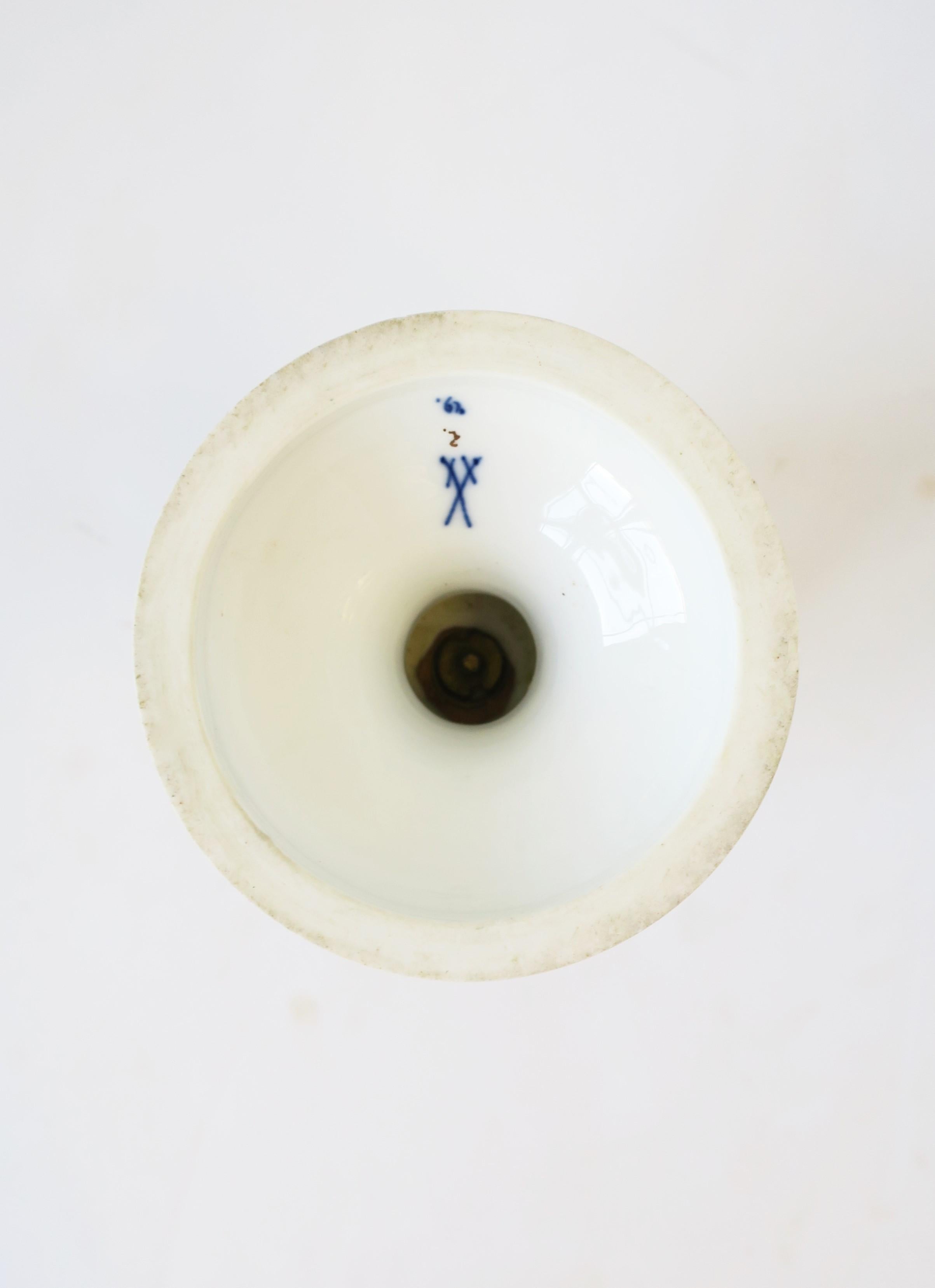 Meissen Porcelain Urne Schlange Griffe Amphora, Deutschland im Angebot 9