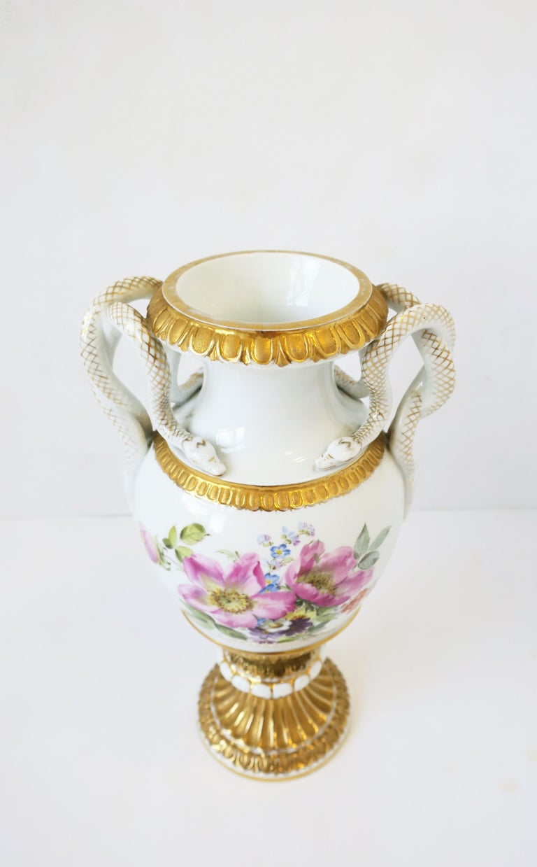 Meissen Porcelain Urn Snake Handles Amphora White and Gold  For Sale 3