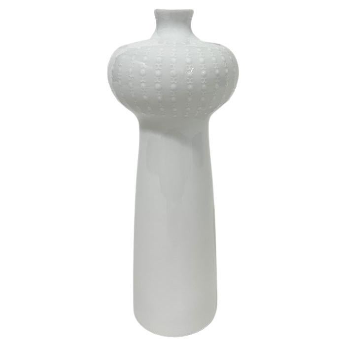 Vase en porcelaine de Meissen conçu par Ludwig Zepner pour la série « Weiss » 