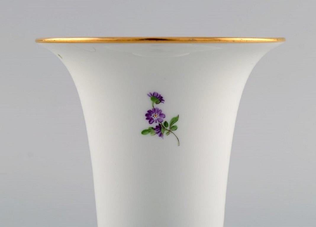Early 20th Century Meissen Porcelain Vase with Hand-Painted Flowers and Gold Edge, 1920s For Sale