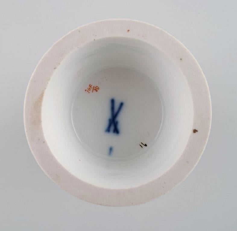 Meissen Porcelain Vase mit handgemalten Blumen und Goldrand, 1920er Jahre (Porzellan)