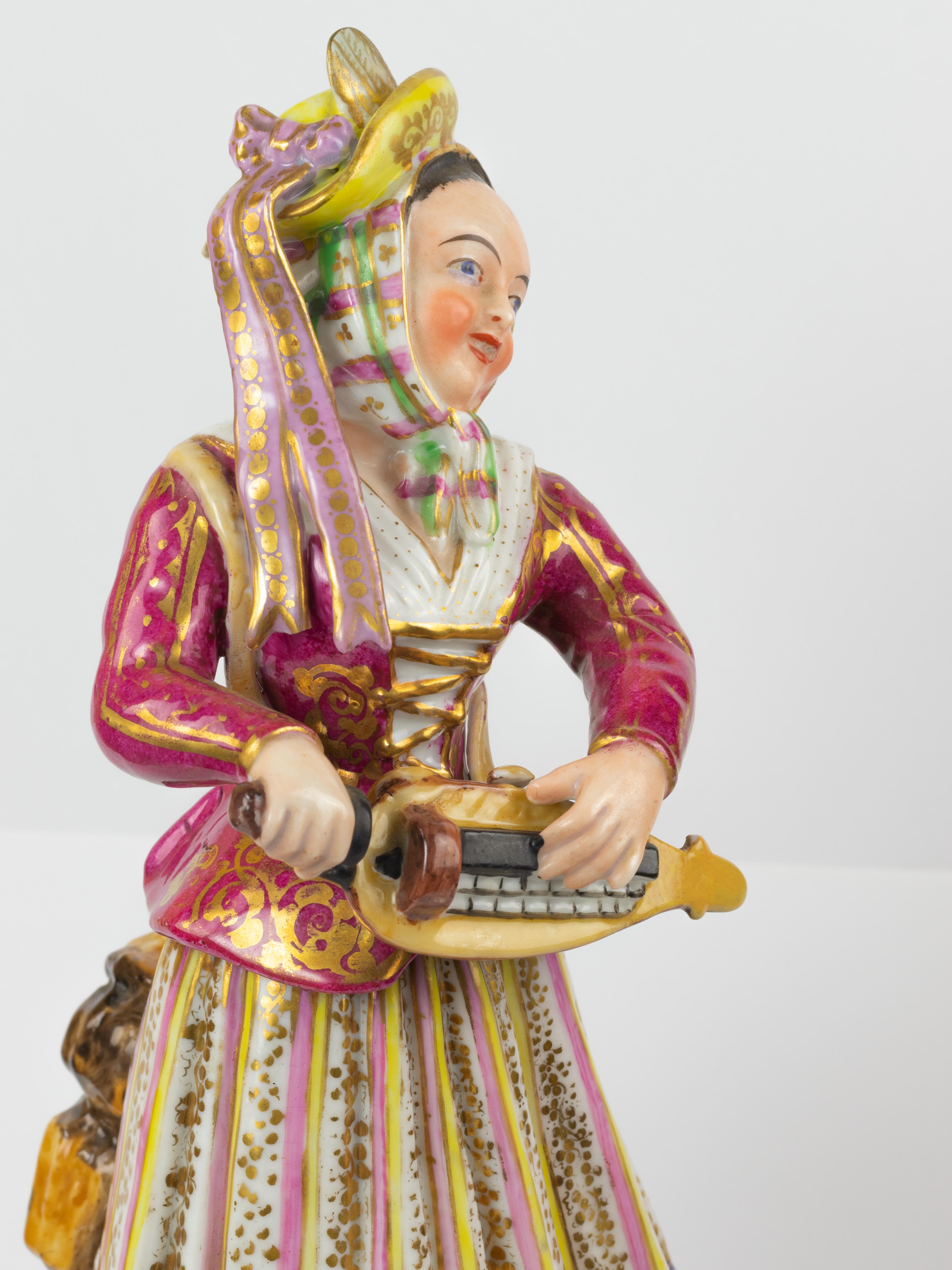 Meissen Porcelain Woman Porcelain Figure, (20th Century) In Good Condition For Sale In Lisbon, PT