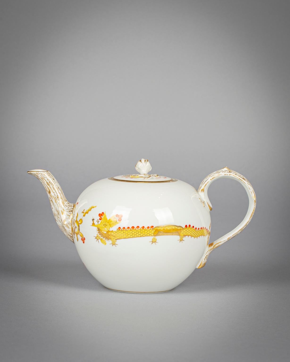 Service à thé au dragon jaune en porcelaine de Meissen, 20e siècle en vente 1