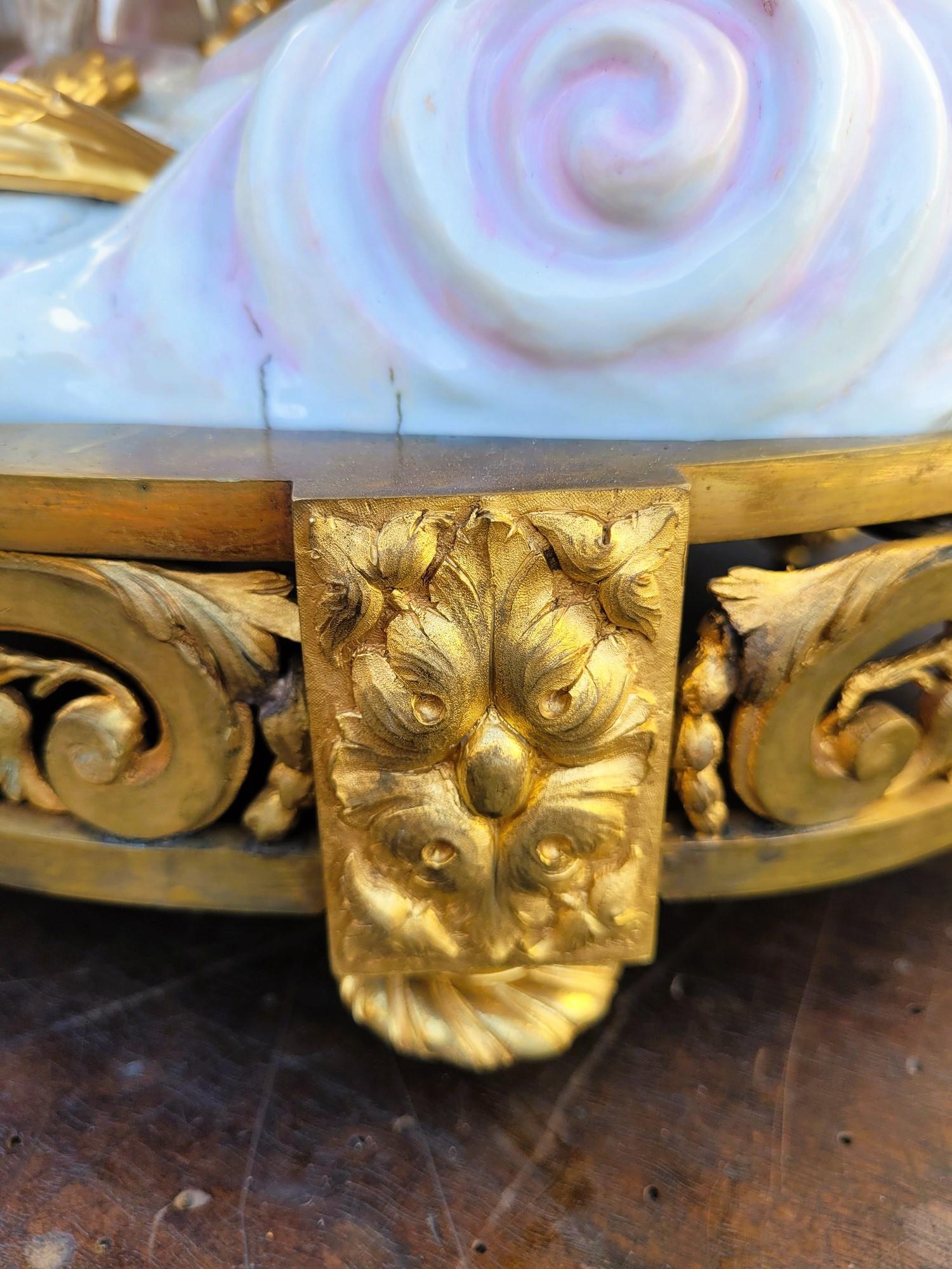 Sapore di Meissen, Putto che guida un carretto di fiori, XIX secolo in vendita 8
