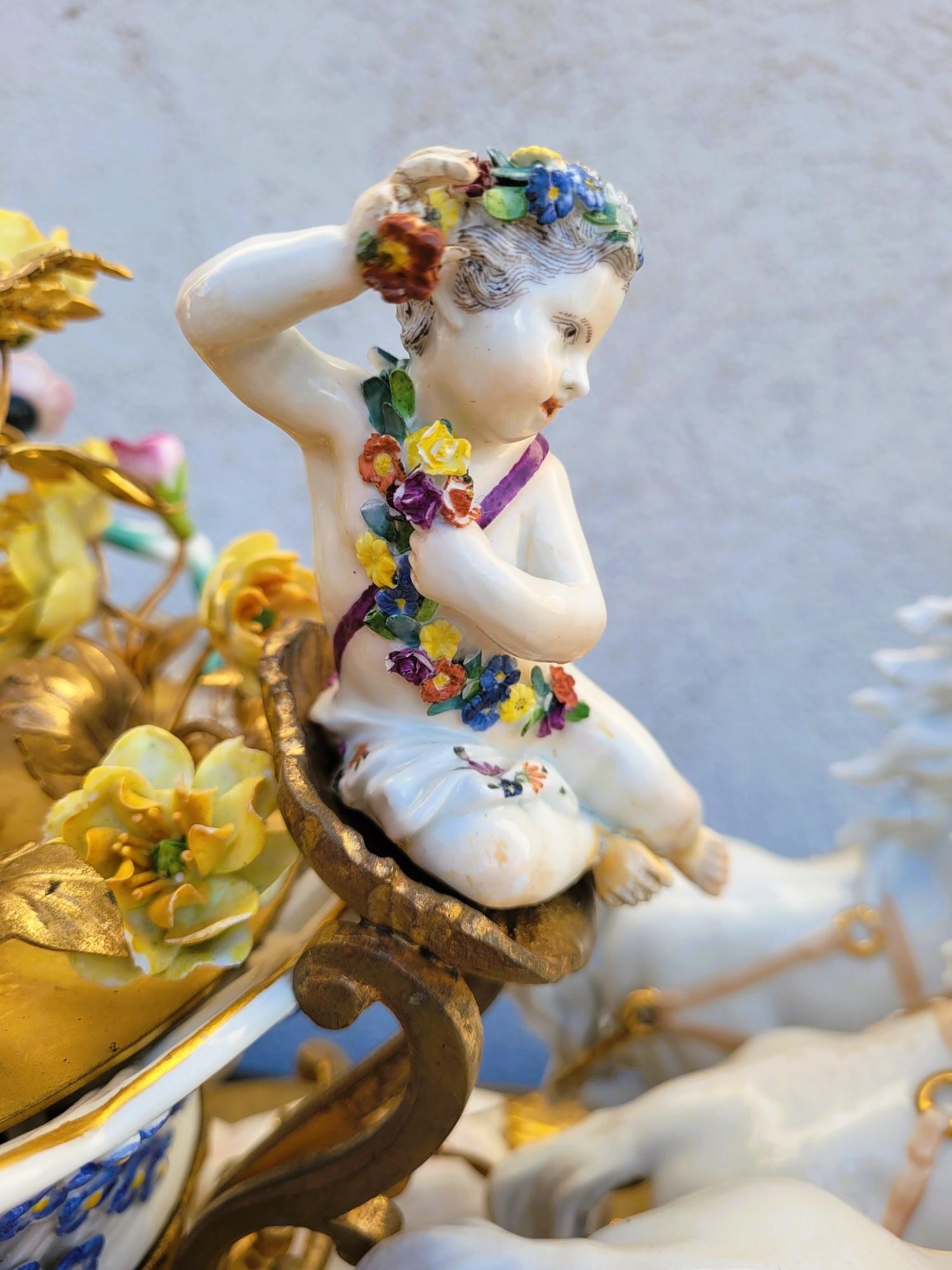 Luigi XVI Sapore di Meissen, Putto che guida un carretto di fiori, XIX secolo in vendita