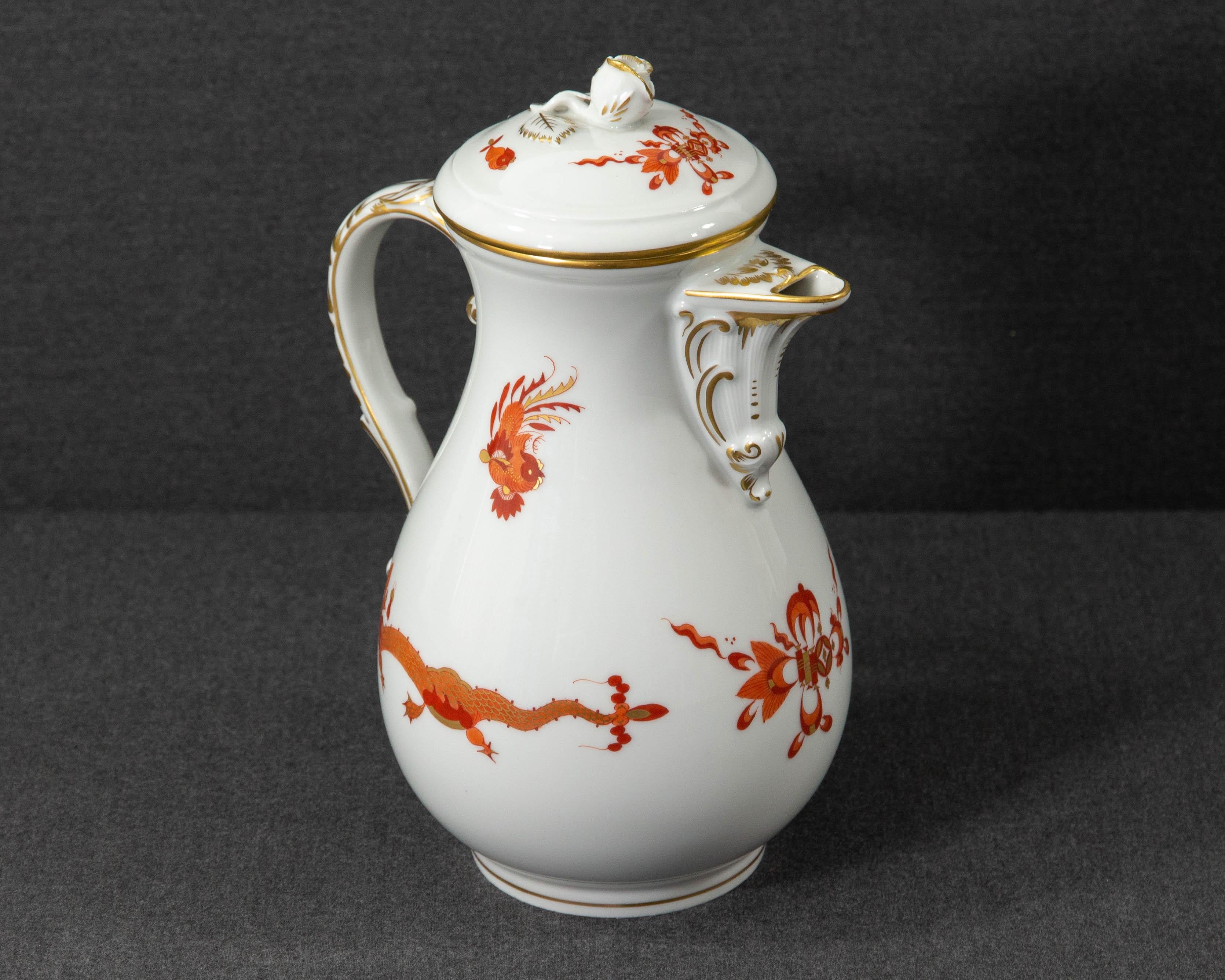 A Meissen red dragon coffee pot.

The pot was made by Meissen and has been decorated with the 'Court Dragon' pattern in red. The item was made in the second half of the 20th century.

The item is made of white porcelain and is hand painted to a