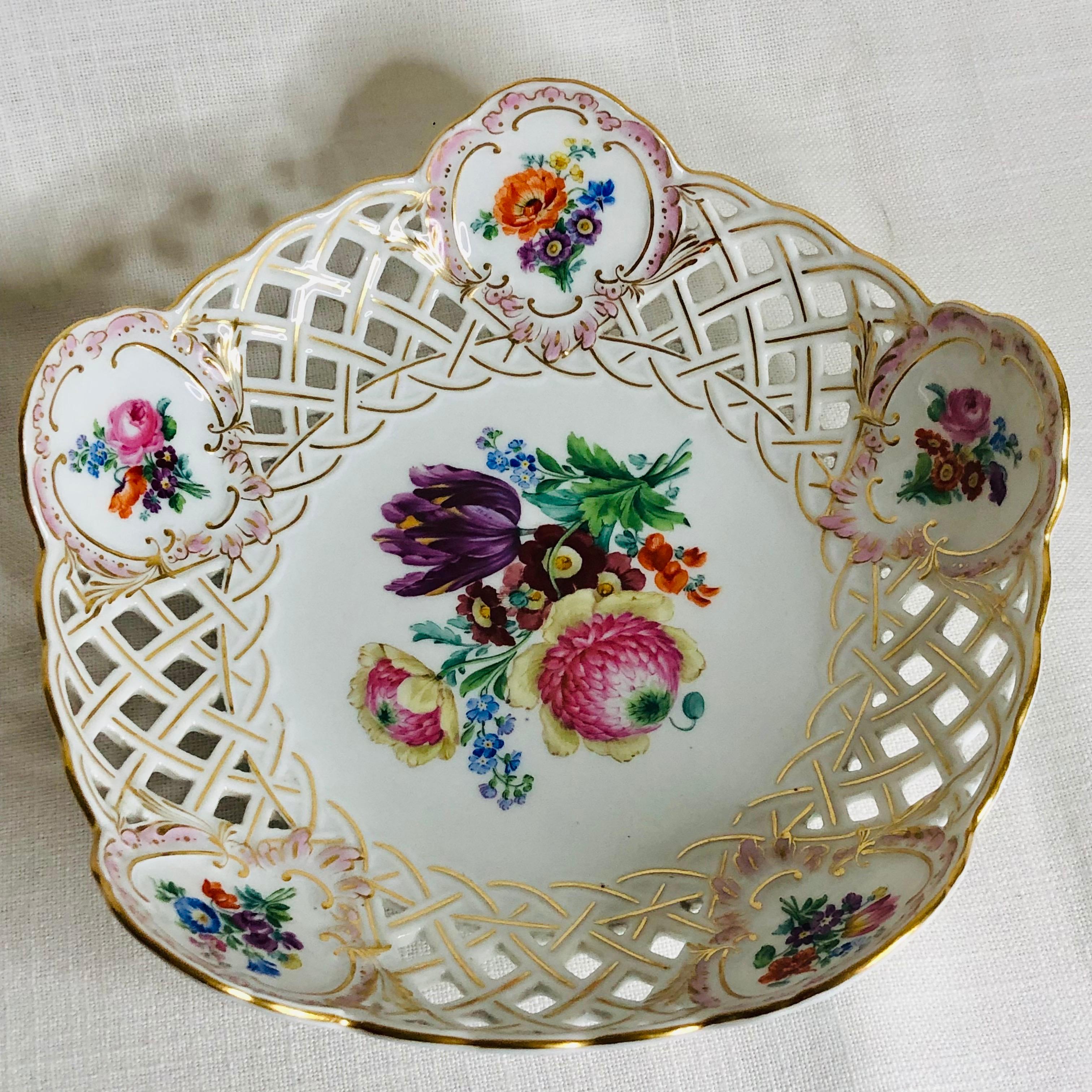 Meissen Reticulated Fluted Bowl with a Bright & Colorful Central Flower Bouquet In Good Condition For Sale In Boston, MA