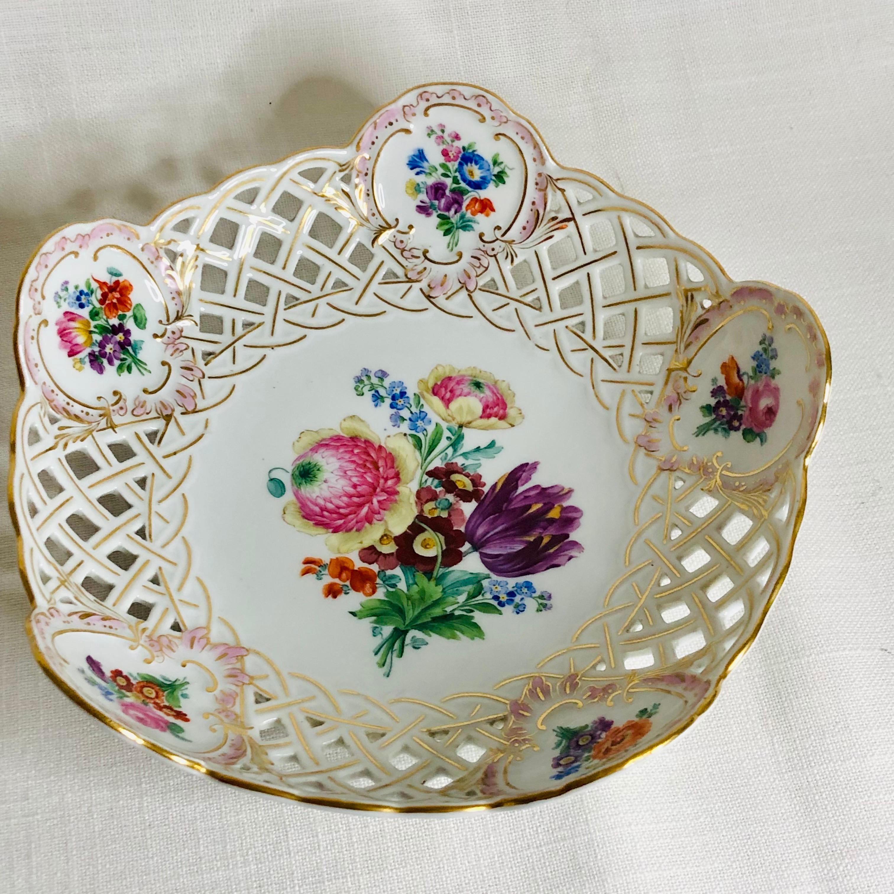 Meissen Reticulated Fluted Bowl with a Bright & Colorful Central Flower Bouquet For Sale 1