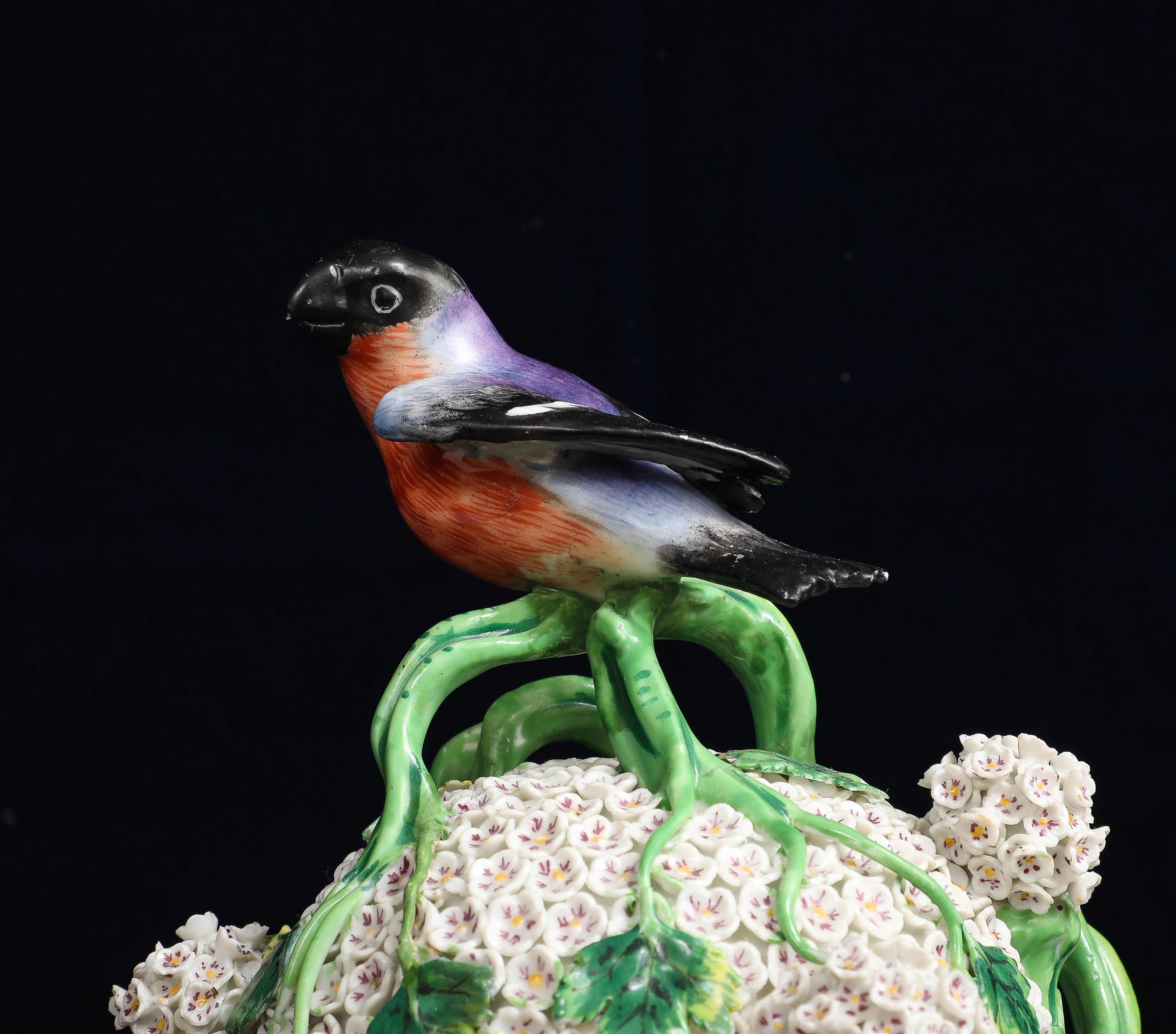 Meissen Schneeballen Covered Snowball Vase w/ Birds, Flowers, Leaves & Branches For Sale 3