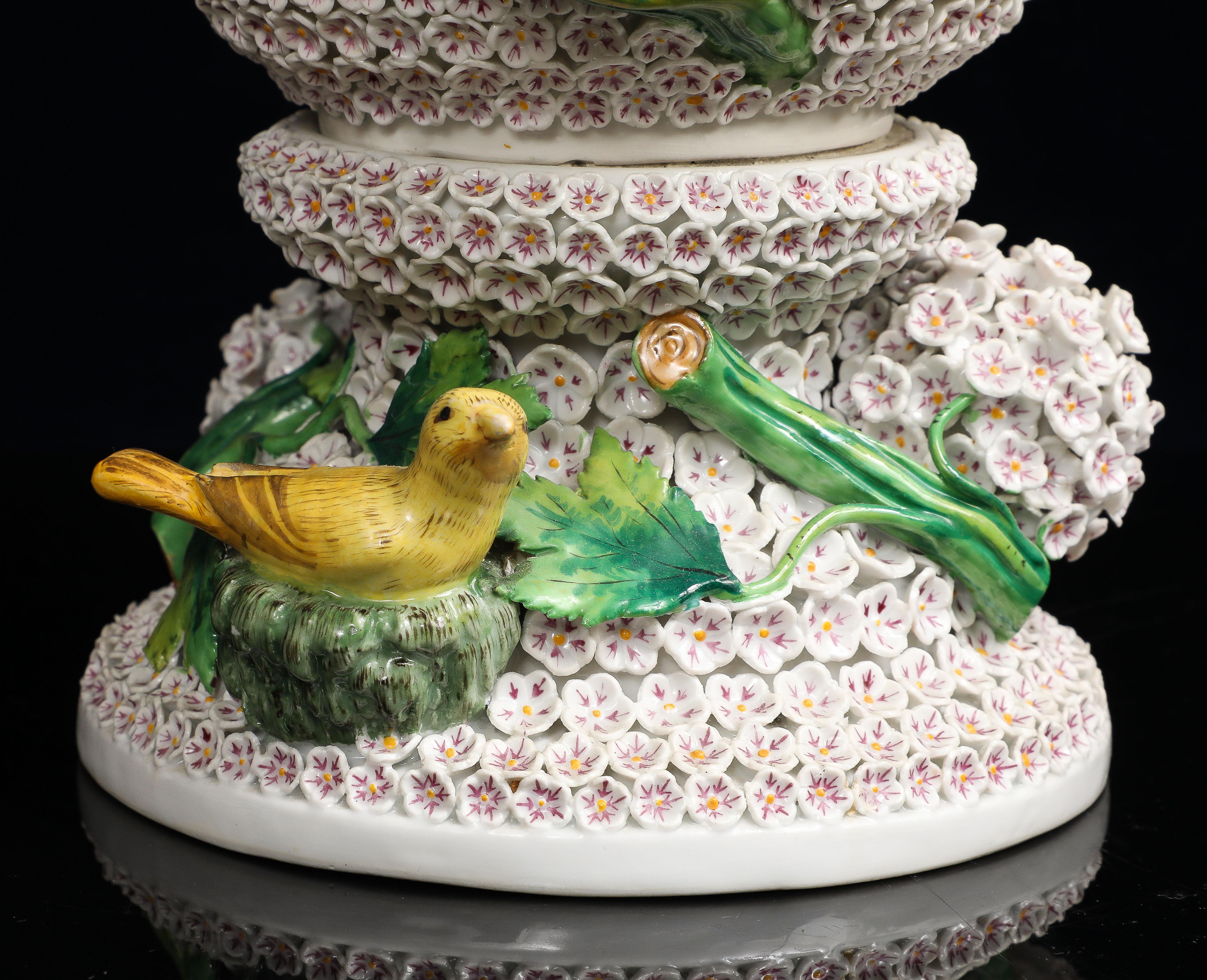 Meissen Schneeballen Covered Snowball Vase w/ Birds, Flowers, Leaves & Branches For Sale 7