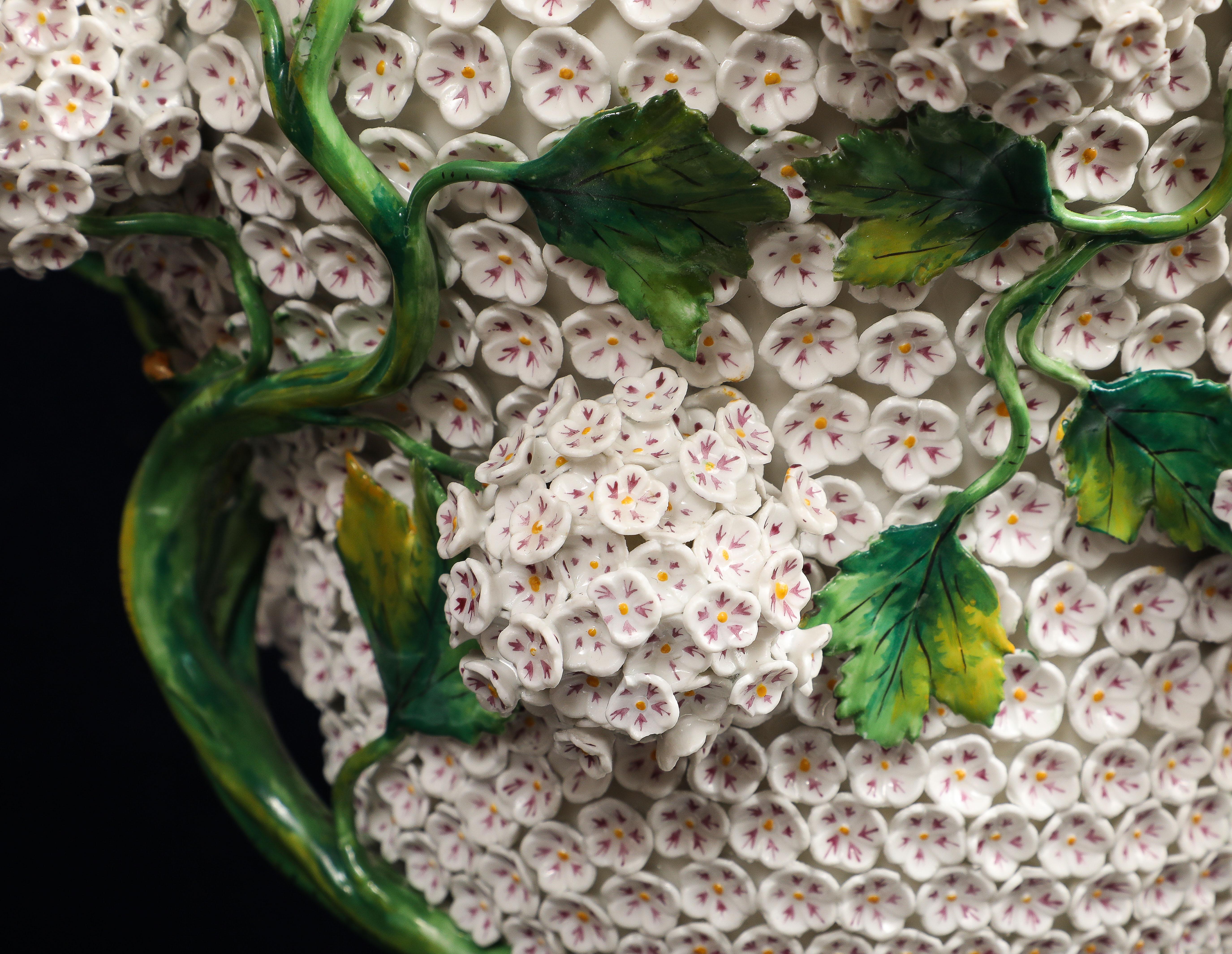 Meissen Schneeballen Covered Snowball Vase w/ Birds, Flowers, Leaves & Branches For Sale 8