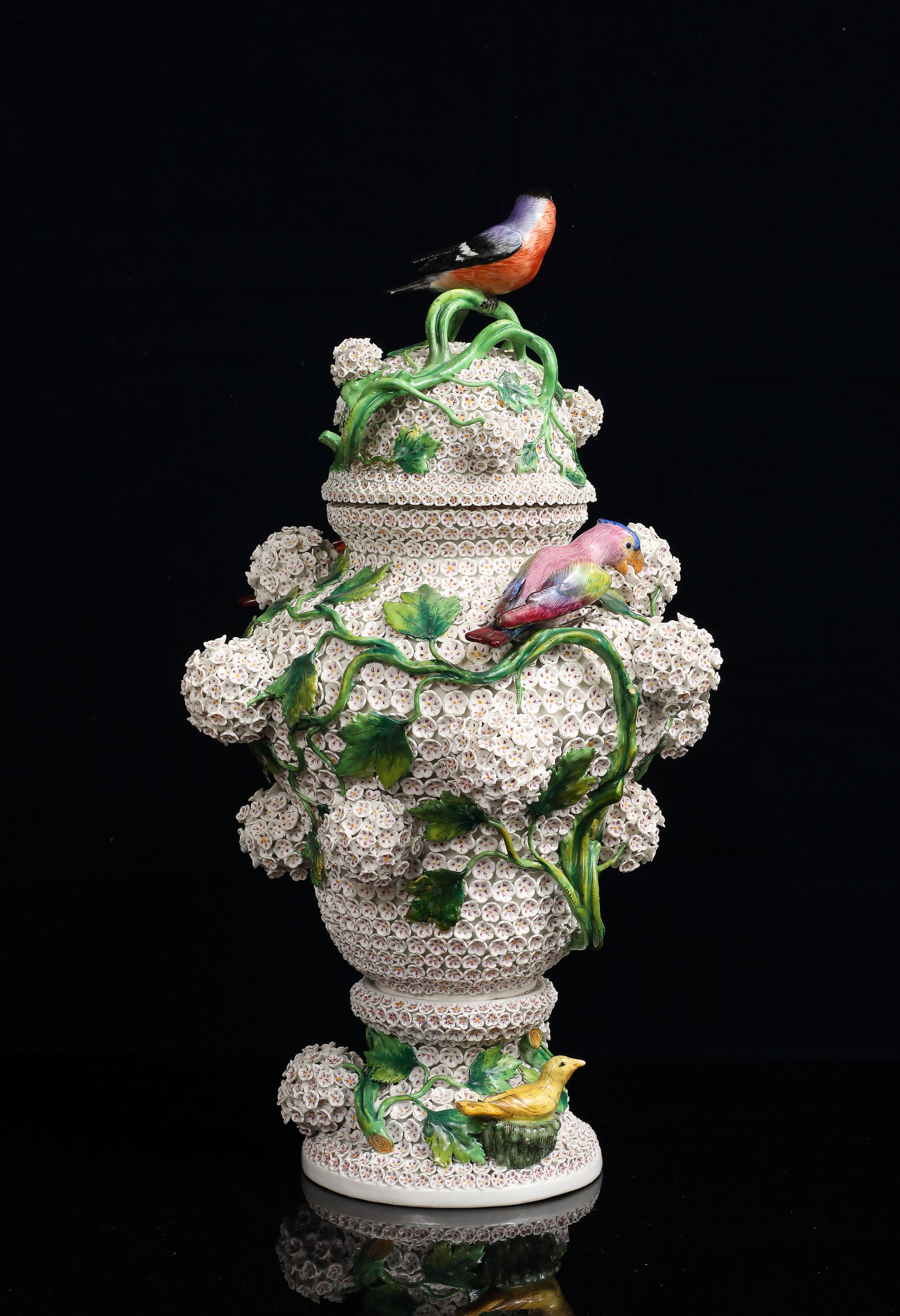 German Meissen Schneeballen Covered Snowball Vase w/ Birds, Flowers, Leaves & Branches For Sale