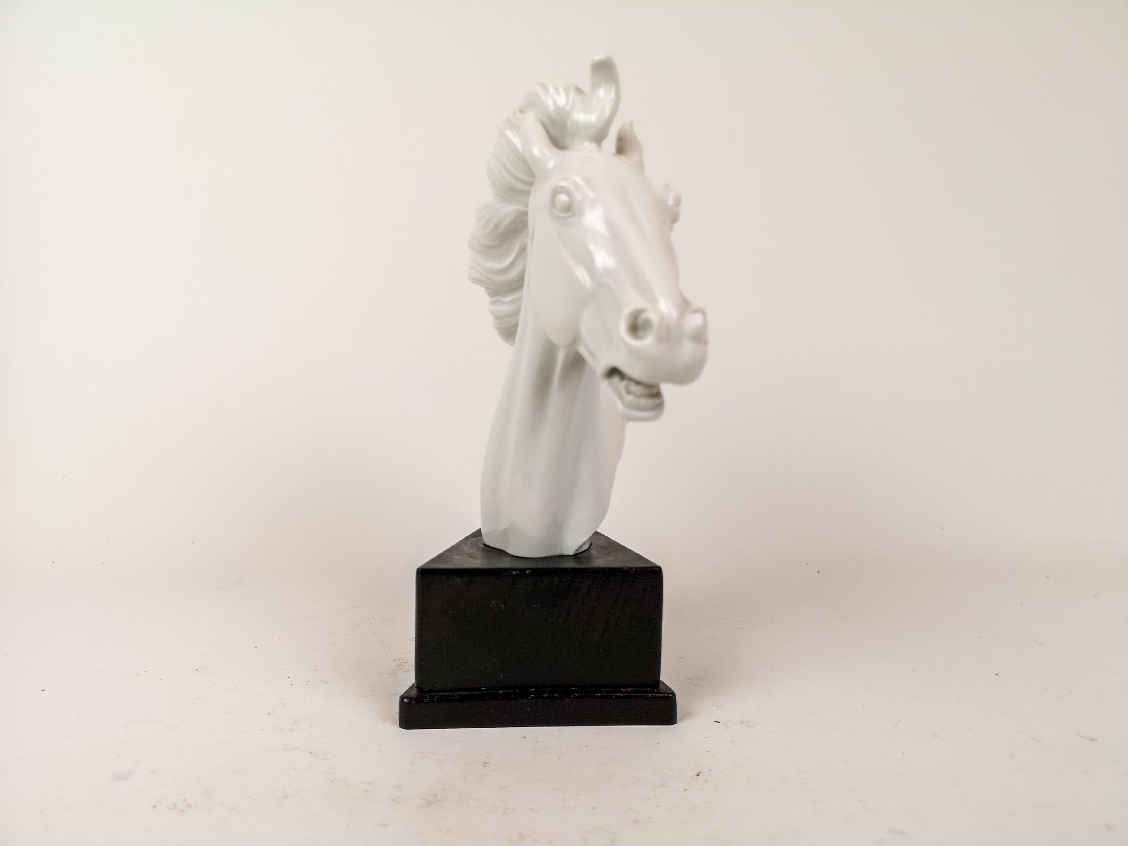 A wonderful sculpture of a horse’s head. Made at Meissen Porcelain factory in 1949 and designed by Erich Oehme. 
The shape of the head is stunning and gives the white smooth porcelain character. 

Good condition. 

Measures: H 23, W 20, D