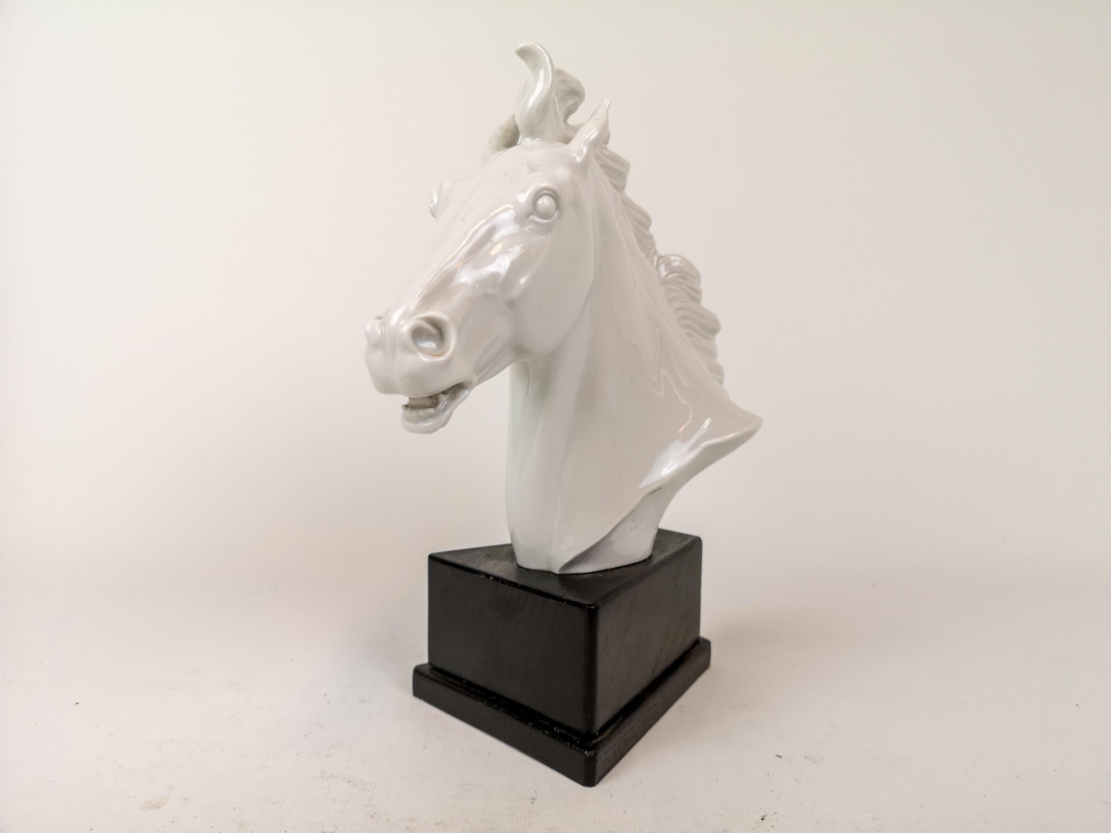 Mid-Century Modern Sculpture de Meissen d'un cheval Erich Oehme, 1949