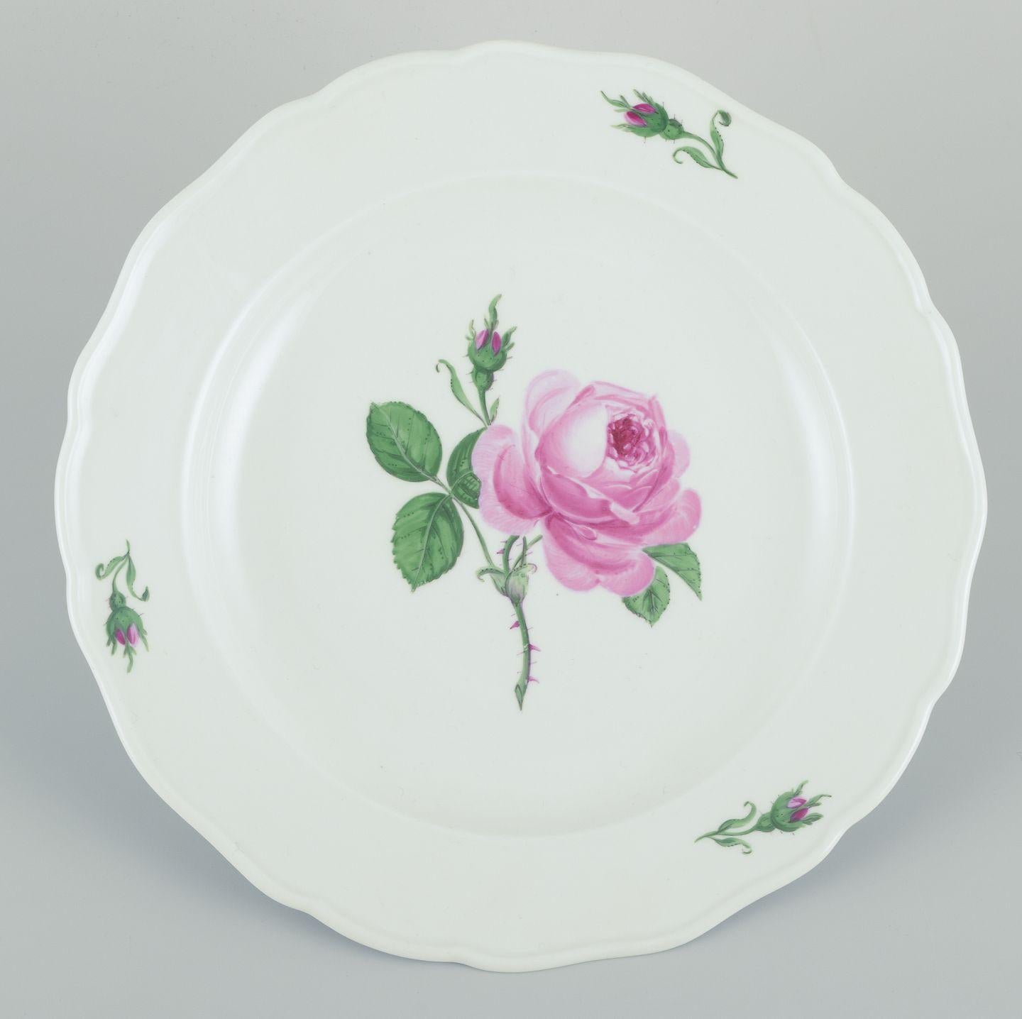 Meissen, juego de cinco platos llanos de porcelana con diversos motivos florales siglo XX en venta