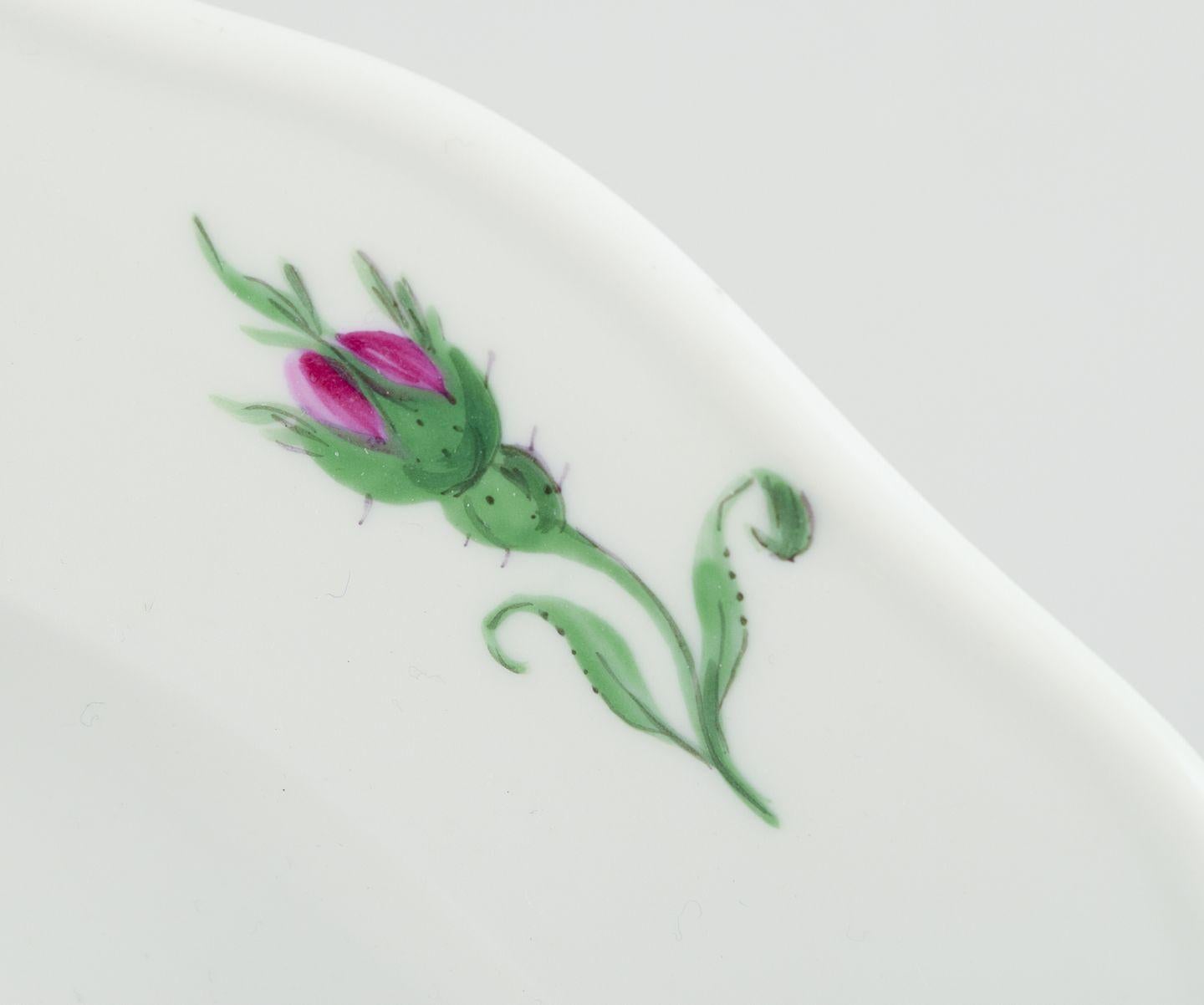 Meissen, juego de cinco platos llanos de porcelana con diversos motivos florales en venta 1