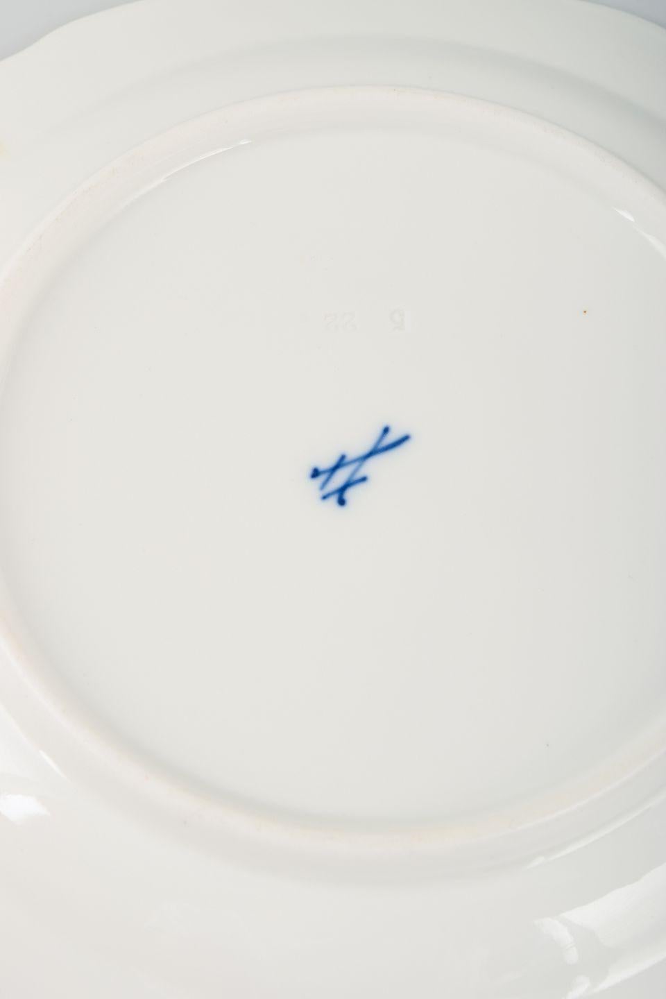 Meissen Porcelain, ensemble de cinq assiettes en porcelaine. Peint à la main avec divers motifs floraux. Excellent état - En vente à København, Copenhagen