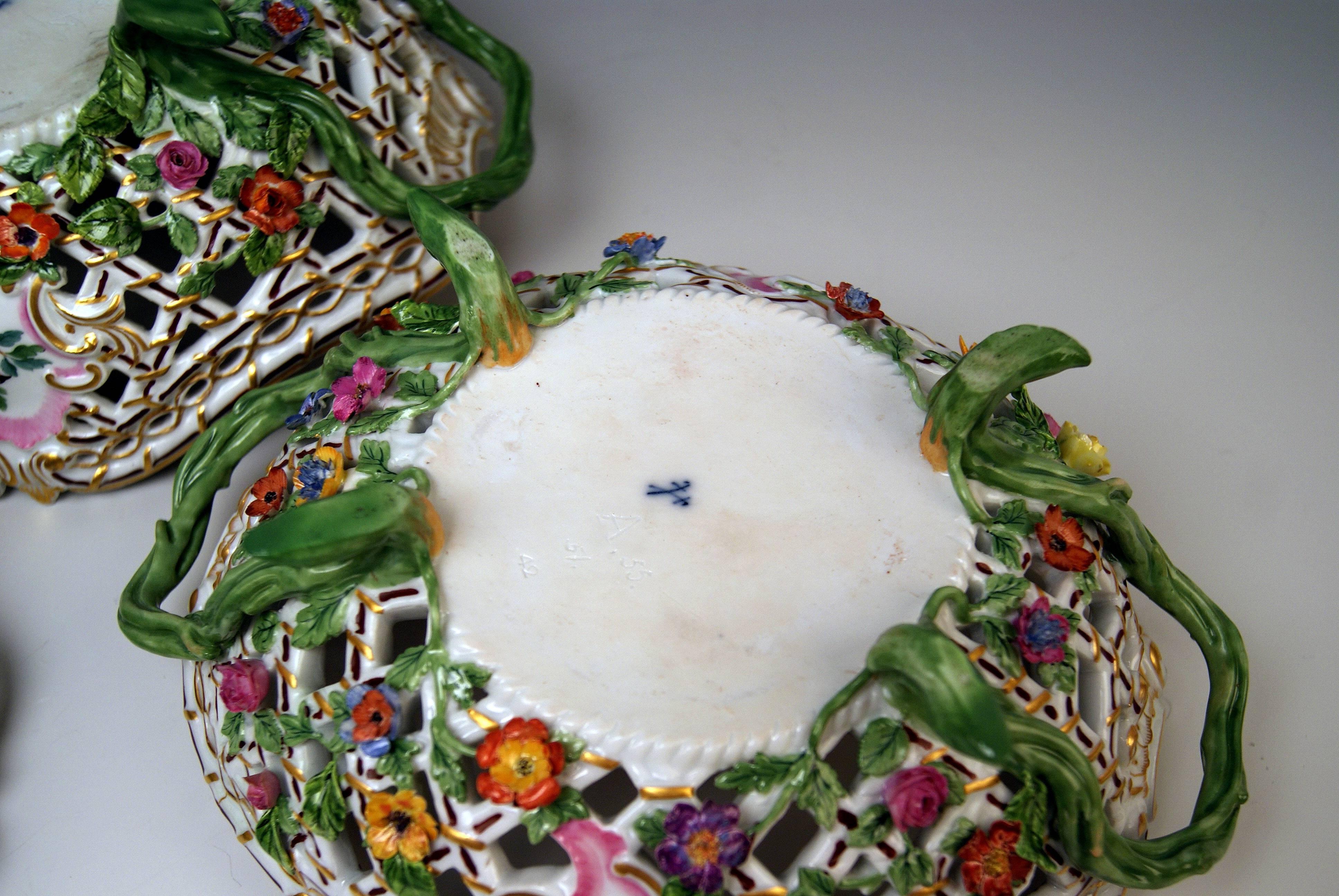 Meissen Set of Three Oval Reticulated Basket Bowls with Flowers, circa 1850 3