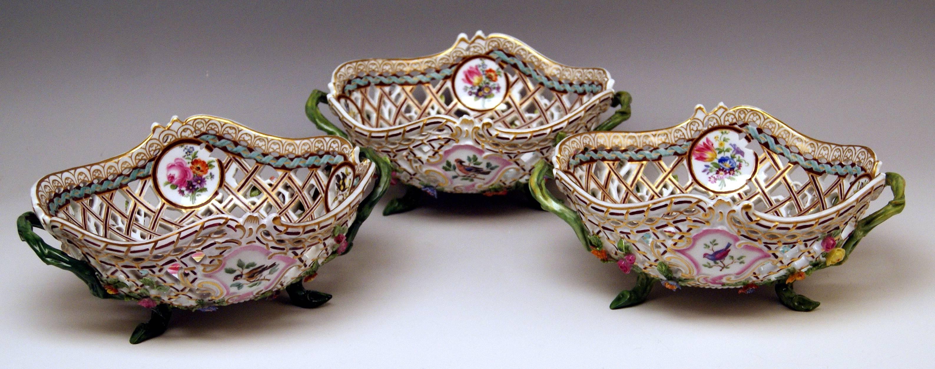 Meissen Set of Three Oval Reticulated Basket Bowls with Flowers, circa 1850 In Excellent Condition In Vienna, AT