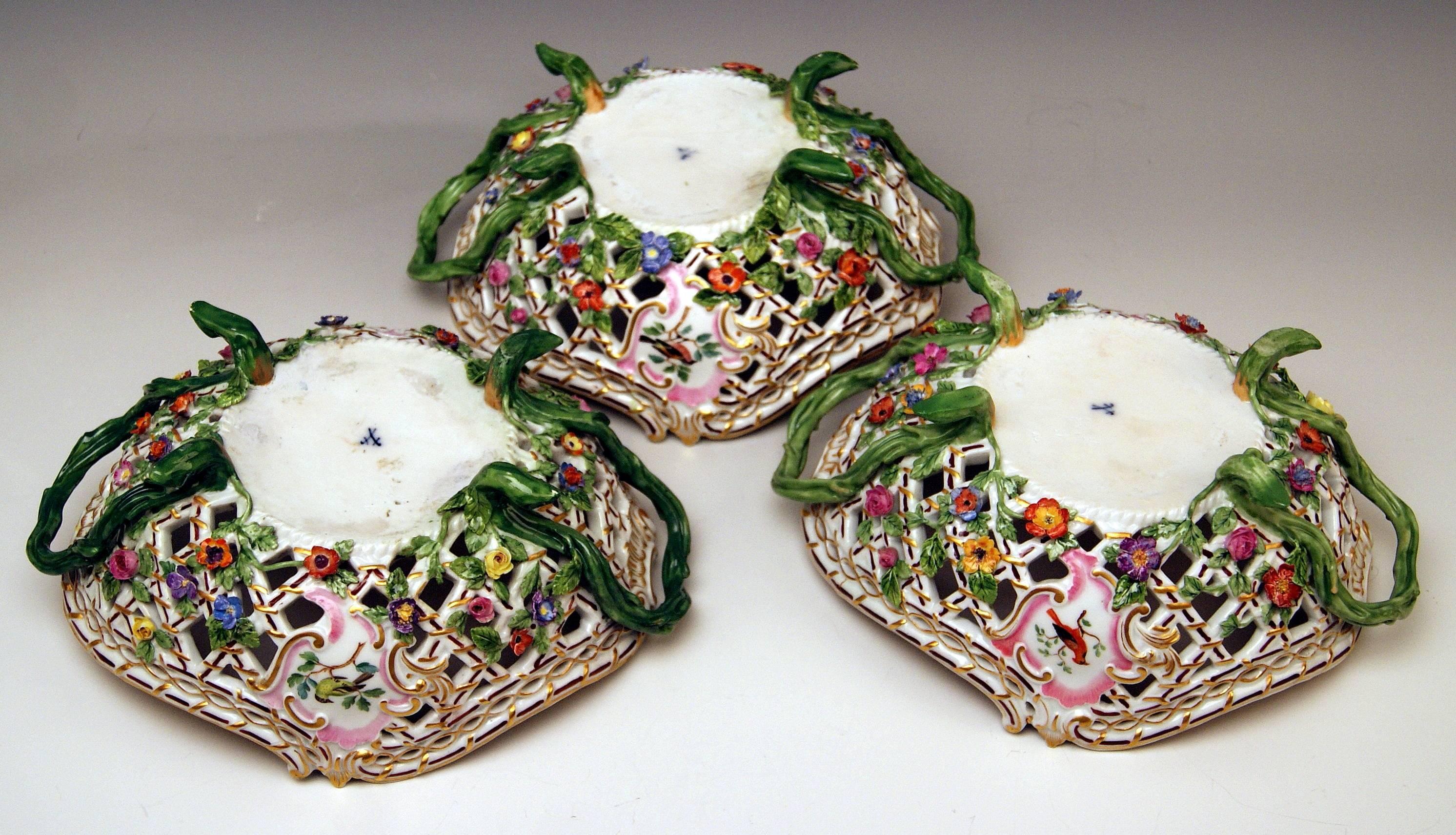 Meissen Set of Three Oval Reticulated Basket Bowls with Flowers, circa 1850 1