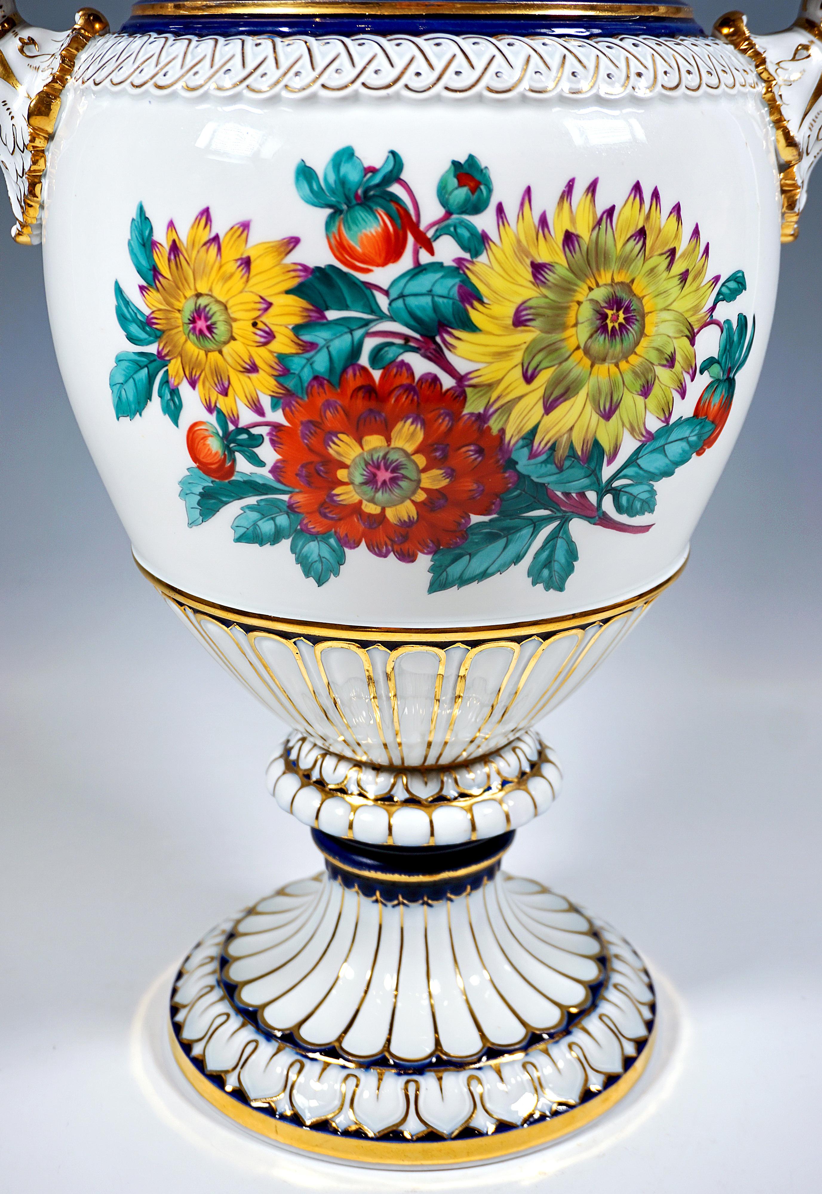 Jarrón Meissen con asa de serpiente y pintura de boquet de flores, de Leuteritz, ca. 1880 Fines del siglo XIX en venta