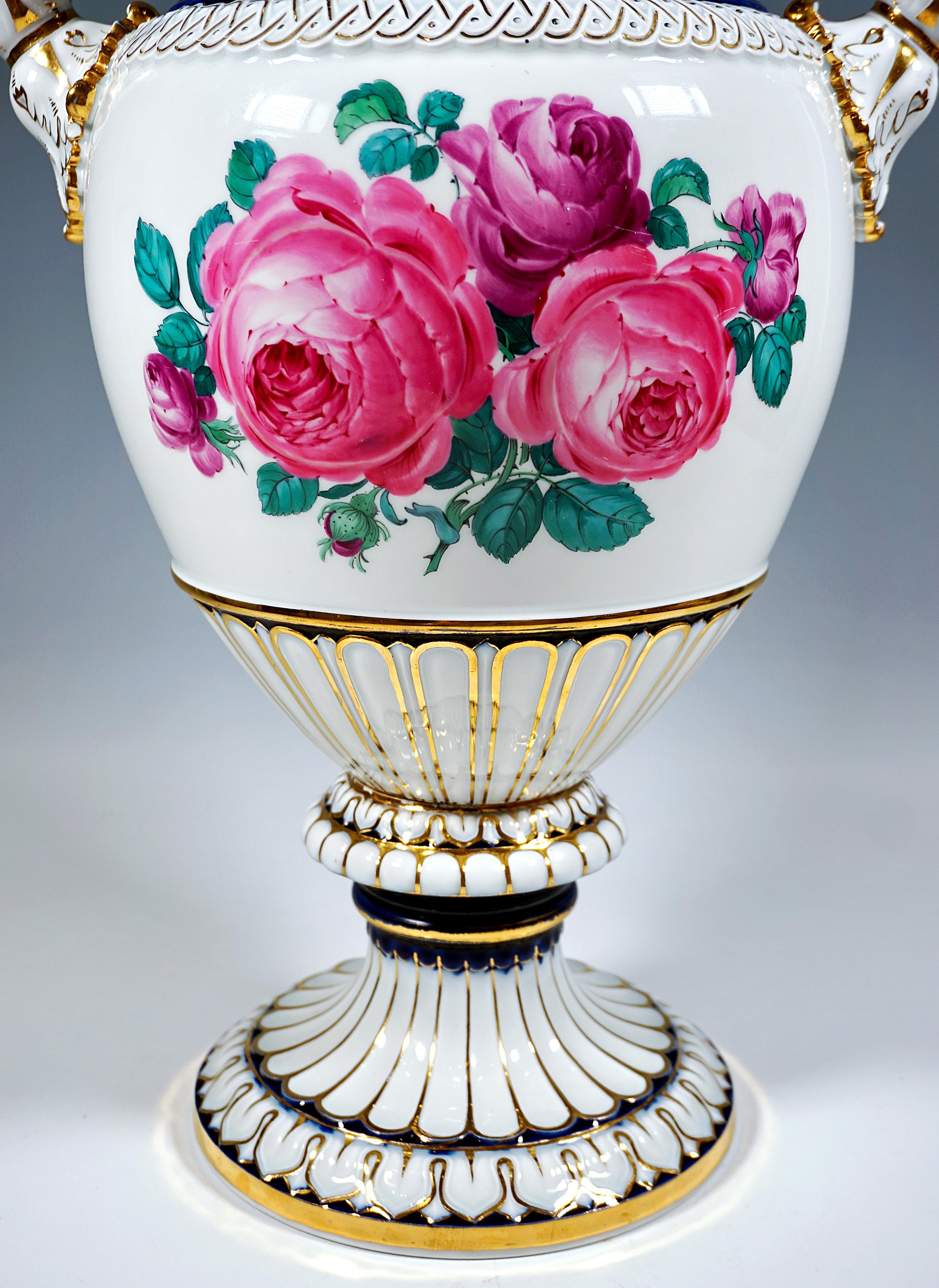 Jarrón Meissen con asa de serpiente y pintura de boquet de flores, de Leuteritz, ca. 1880 Porcelana en venta