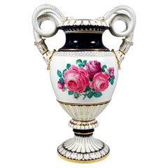 Jarrón Meissen con asa de serpiente y pintura de boquet de flores, de Leuteritz, ca. 1880