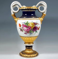 Meissener Schlangengriffvase mit Blumenmalerei und Vergoldung, von Leuteritz, 20. Jahrhundert, Meissen