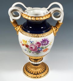 Meissener Schlangengriffvase mit Blumenmalerei und Vergoldung, von Leuteritz, 20. Jahrhundert, Meissen