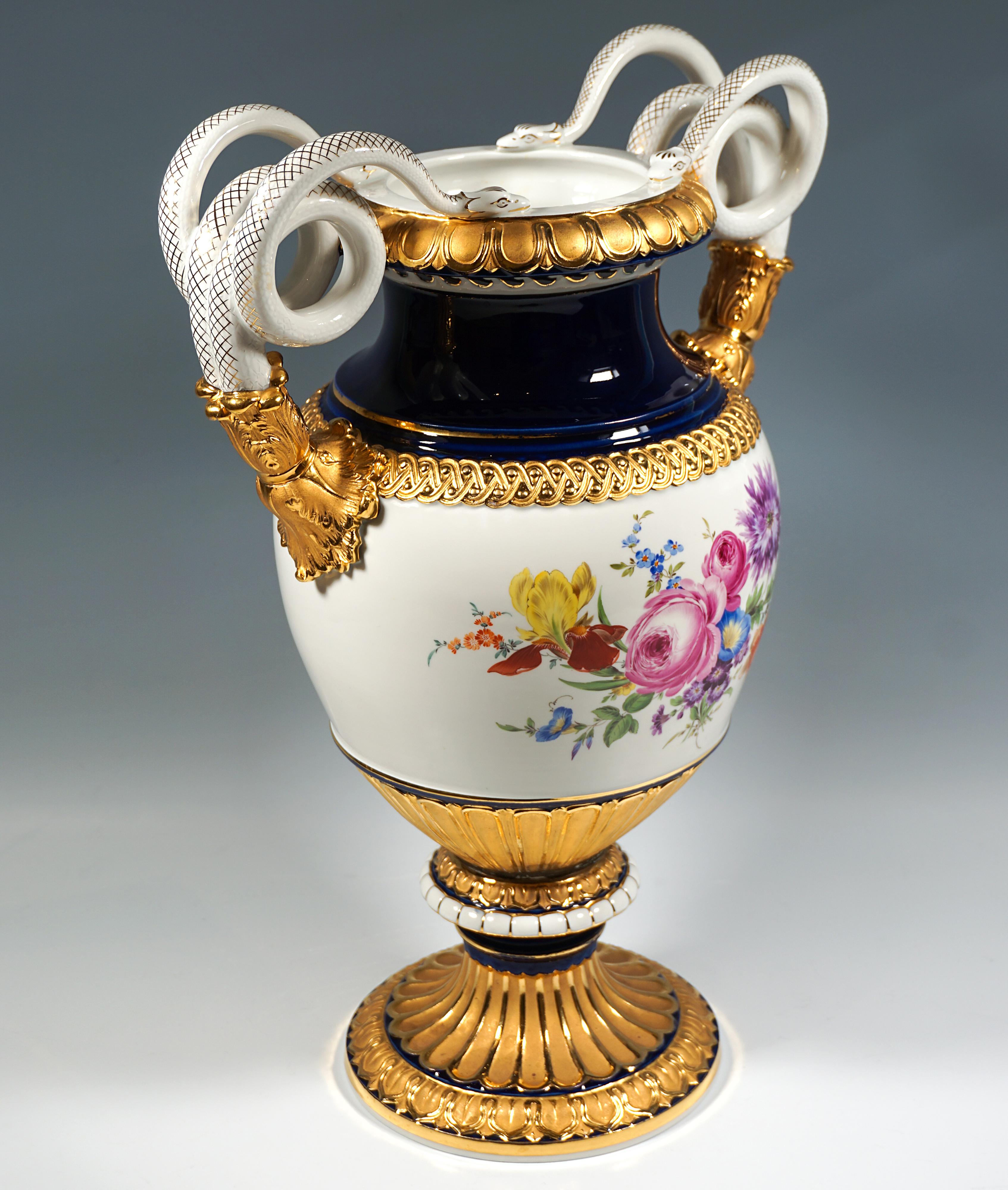 Baroque Vase à poignée en serpent de Meissen avec peinture de fleurs et dorure, par Leuteritz, 20e en vente