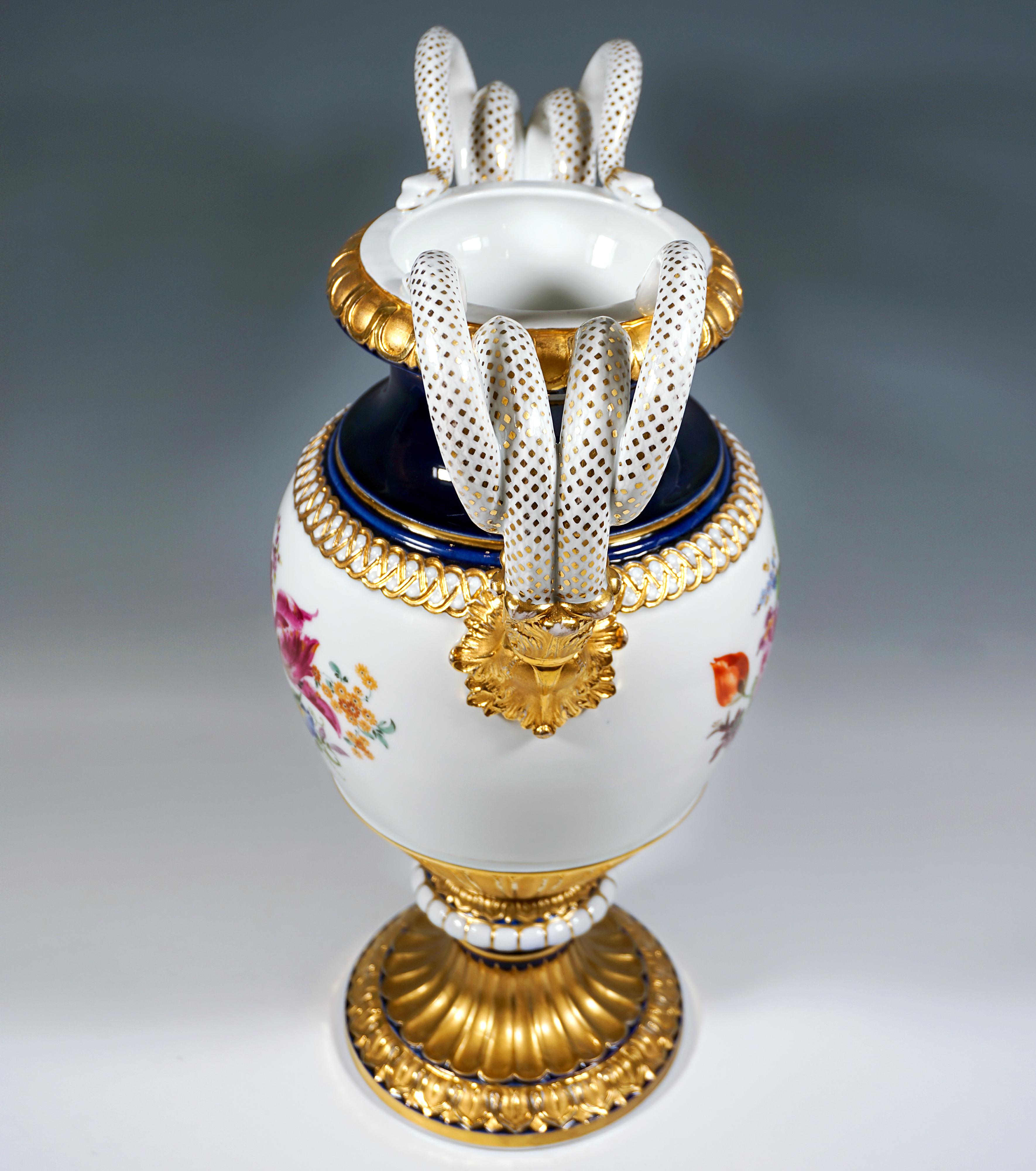 Meissen Snake Handle Vase With Flower Painting And Gilding, by Leuteritz, 20th In Good Condition For Sale In Vienna, AT