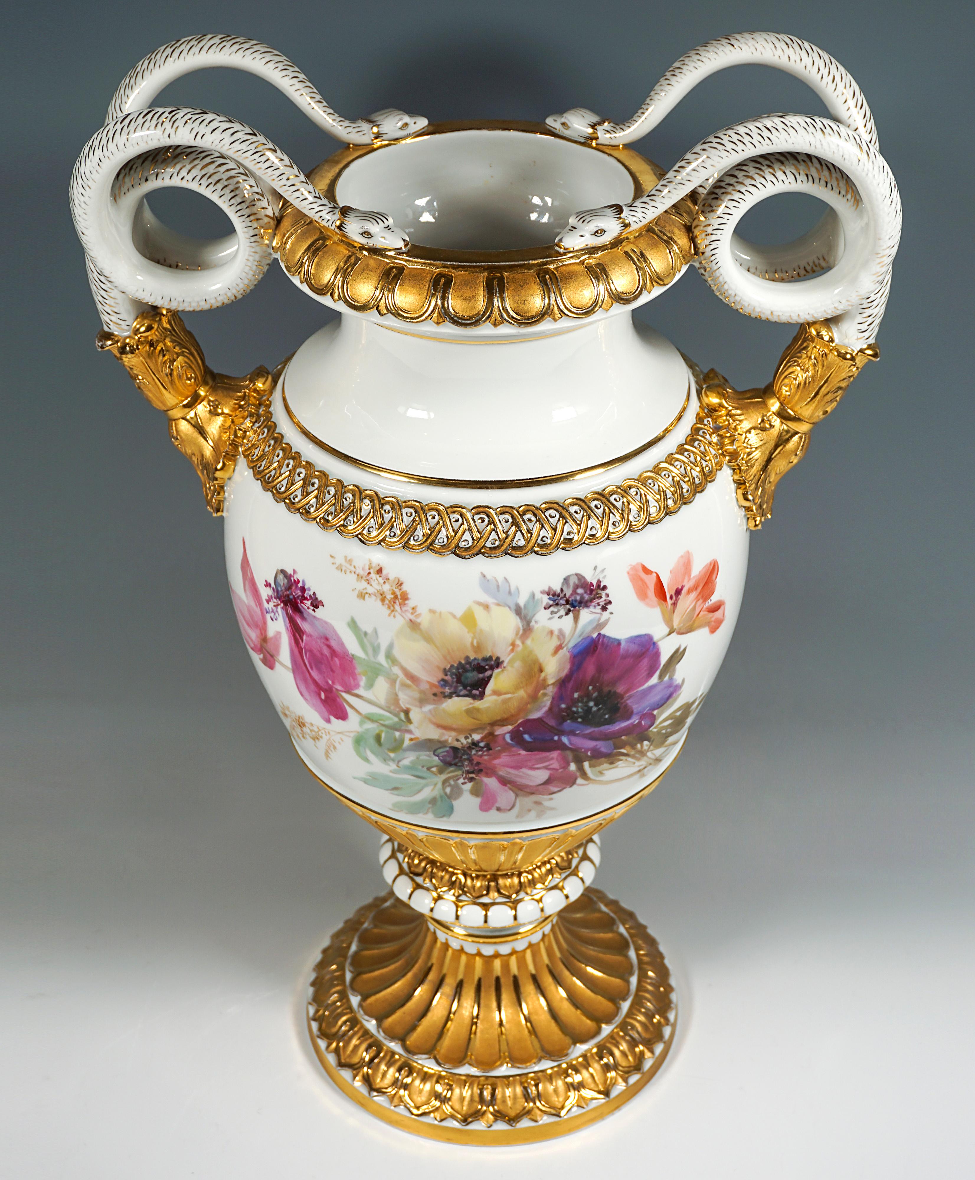 Baroque Vase à poignée en serpent de Meissen avec peinture de fleurs douces, par Leuteritz, vers 1865 H:48cm en vente