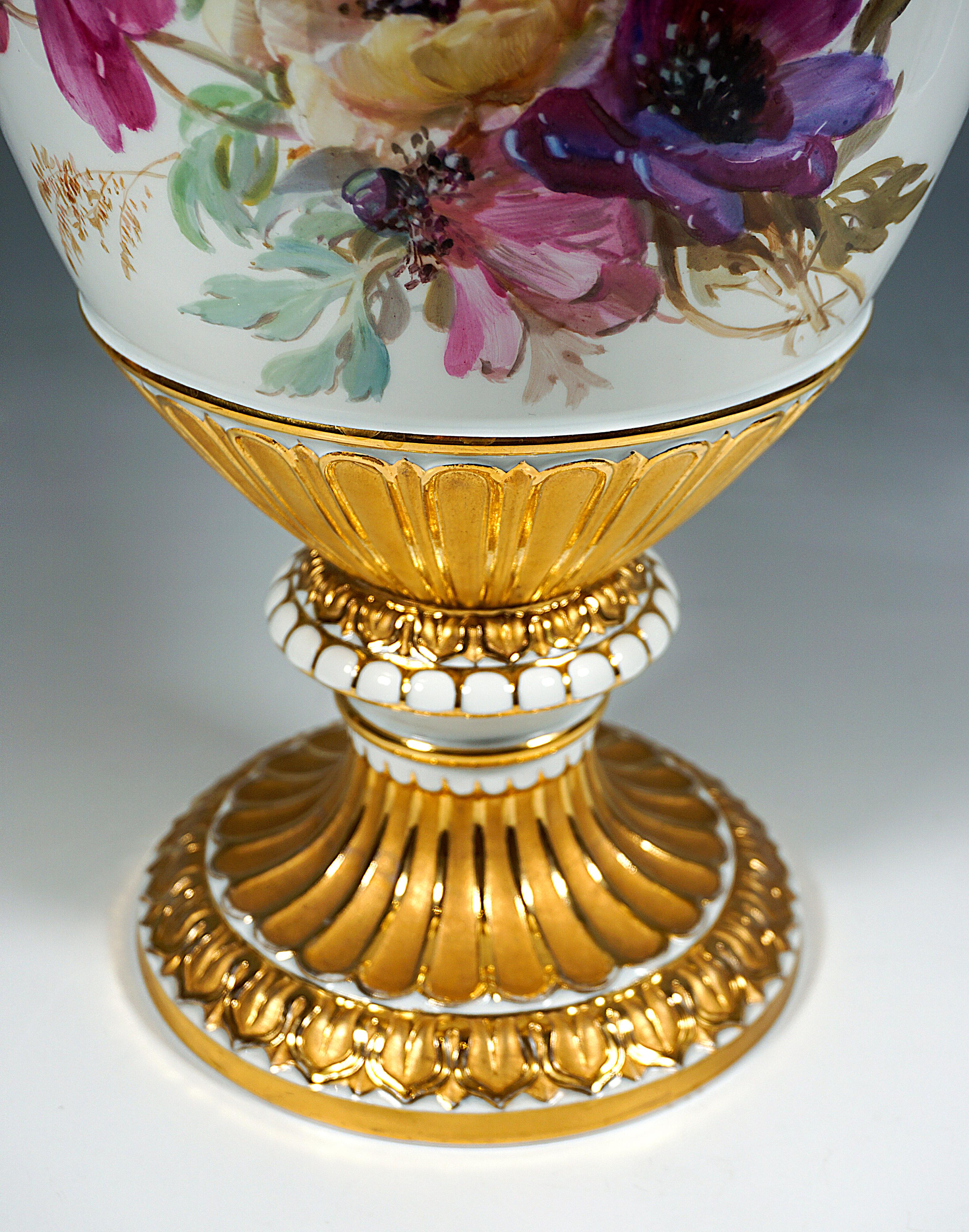 Vase à poignée en serpent de Meissen avec peinture de fleurs douces, par Leuteritz, vers 1865 H:48cm Bon état - En vente à Vienna, AT