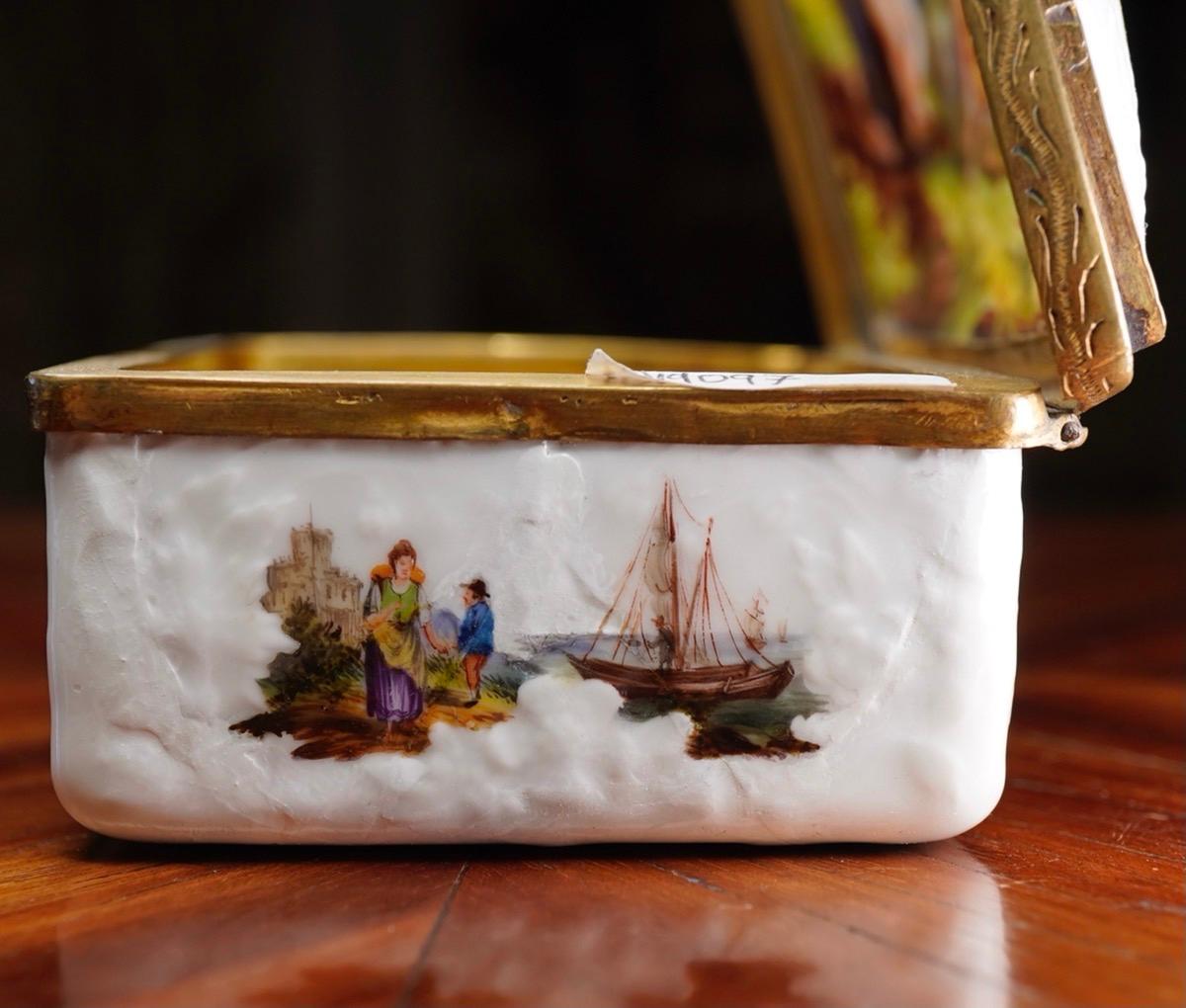 Meissen Snuff Box with Fishing Scenes, Interior with Lion & Children, circa 1755 3