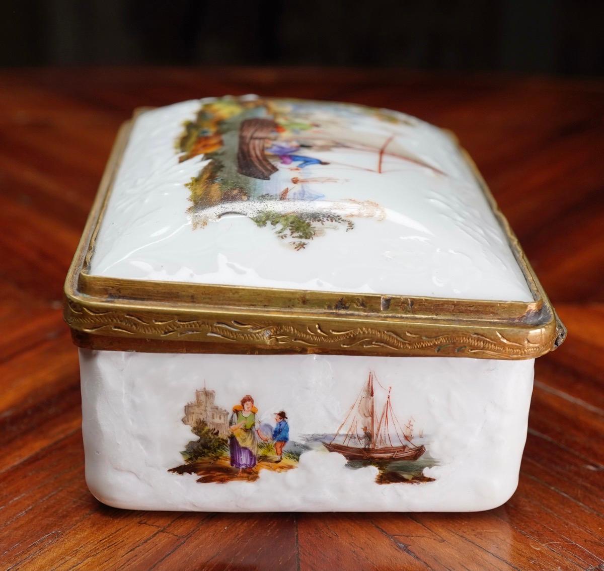 German Meissen Snuff Box with Fishing Scenes, Interior with Lion & Children, circa 1755