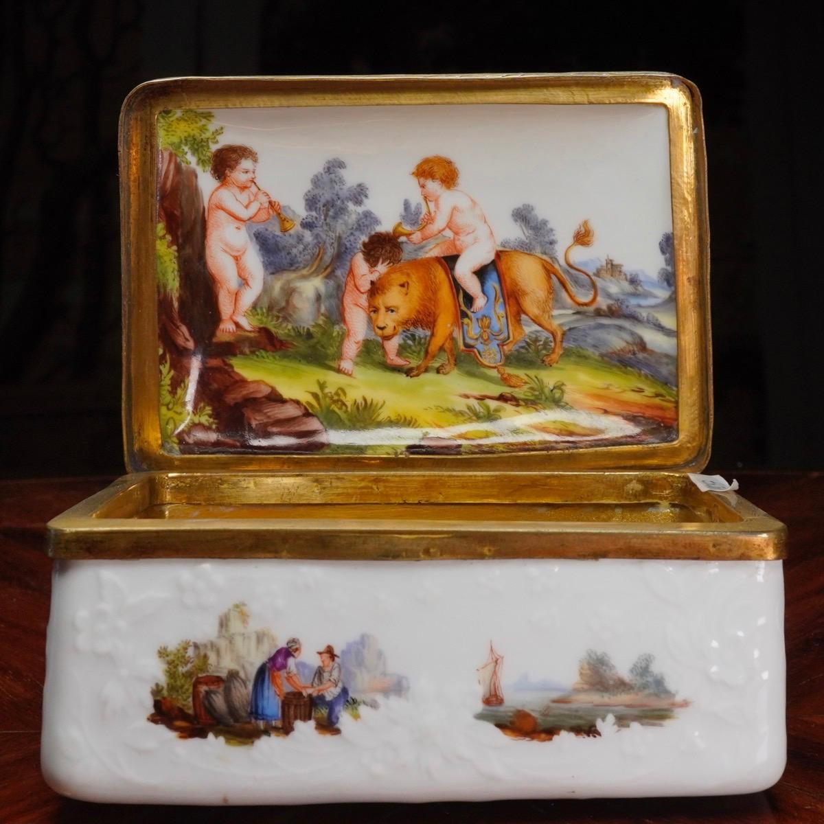 Porcelain Meissen Snuff Box with Fishing Scenes, Interior with Lion & Children, circa 1755