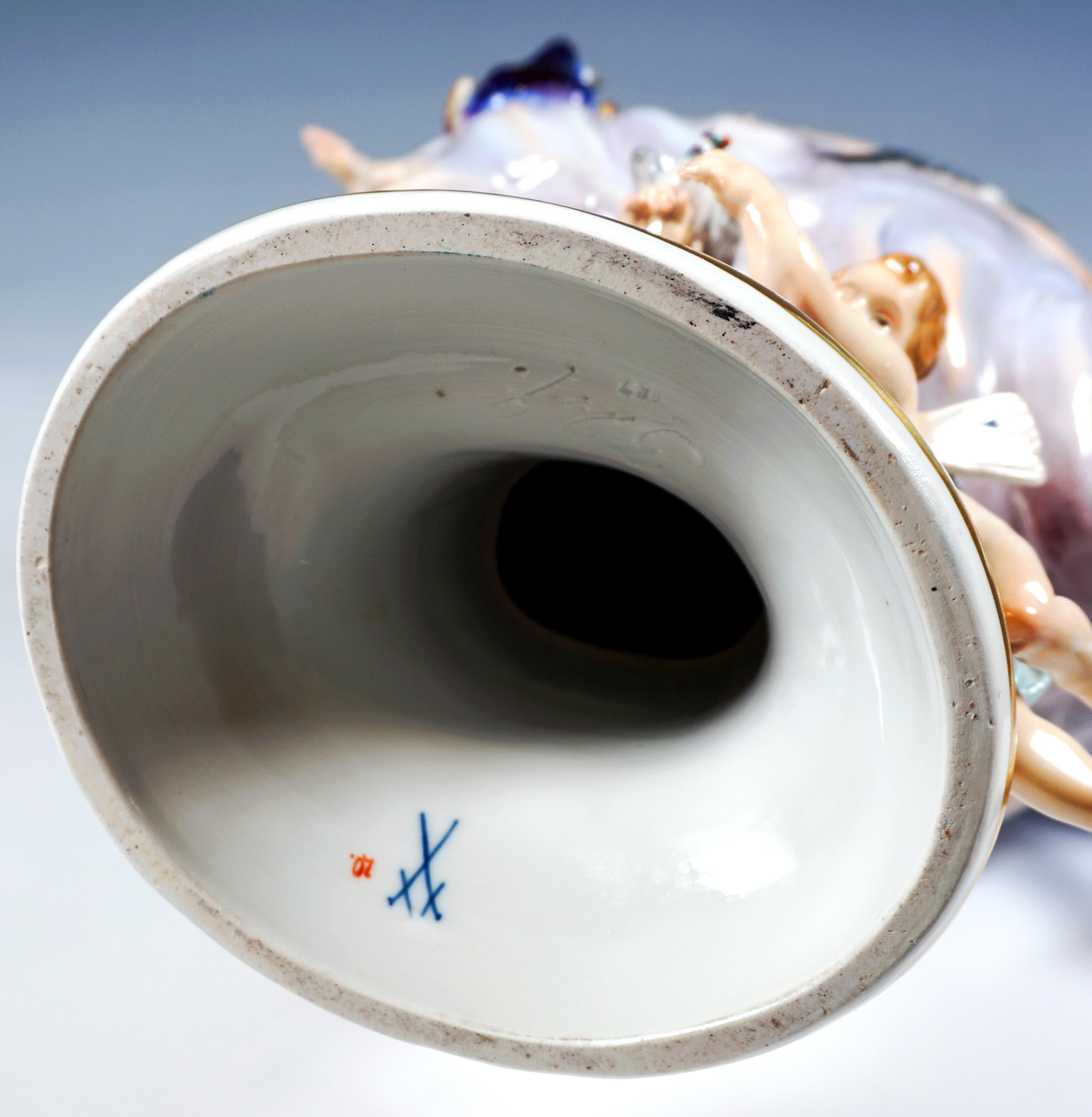 Meissen Splendid Element Vase 'Air', by J.J. Kaendler, Germany, ca 1860/80 For Sale 5