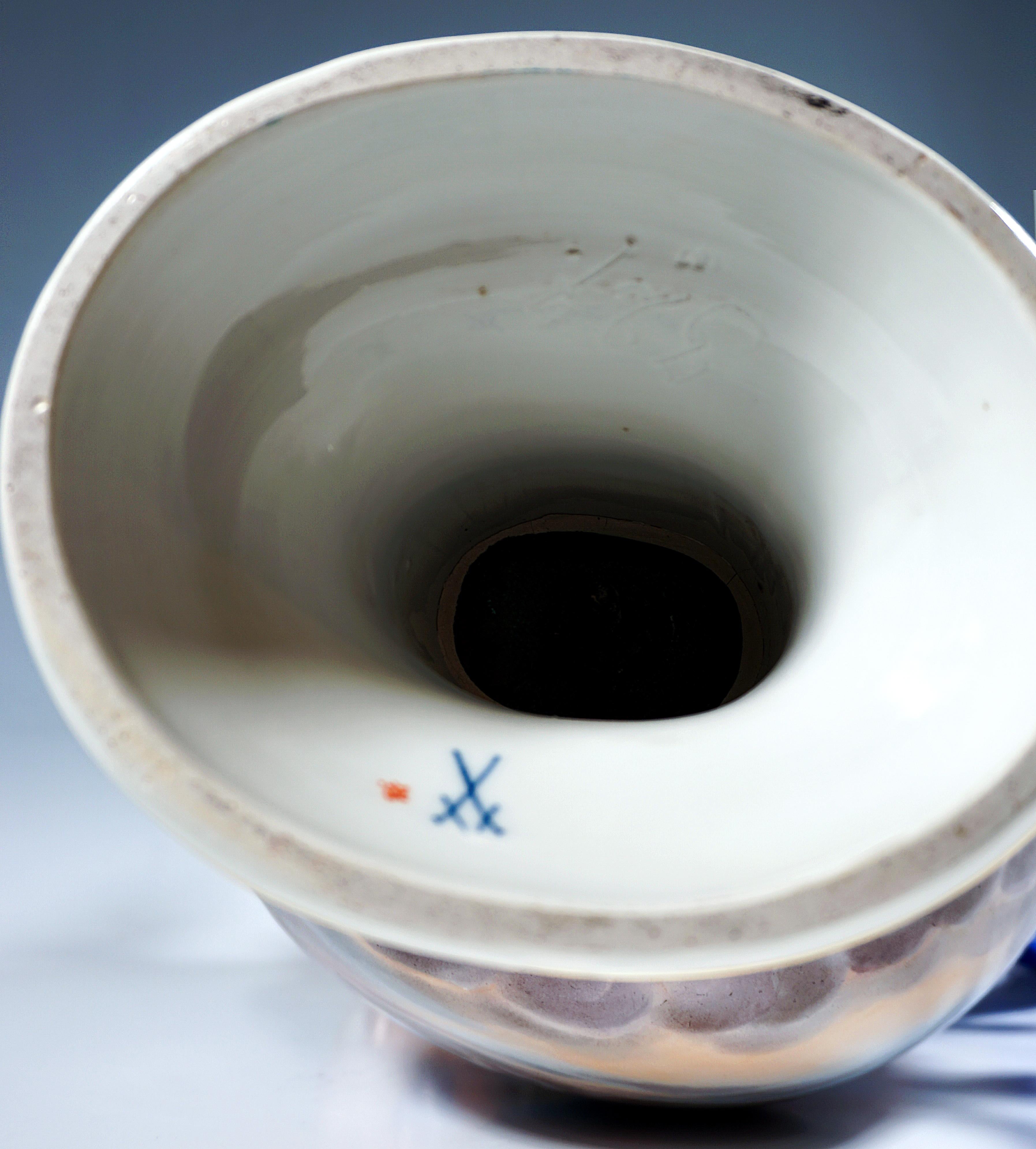 Meissen Splendid Element Vase 'Air', by J.J. Kaendler, Germany, ca 1860/80 For Sale 6