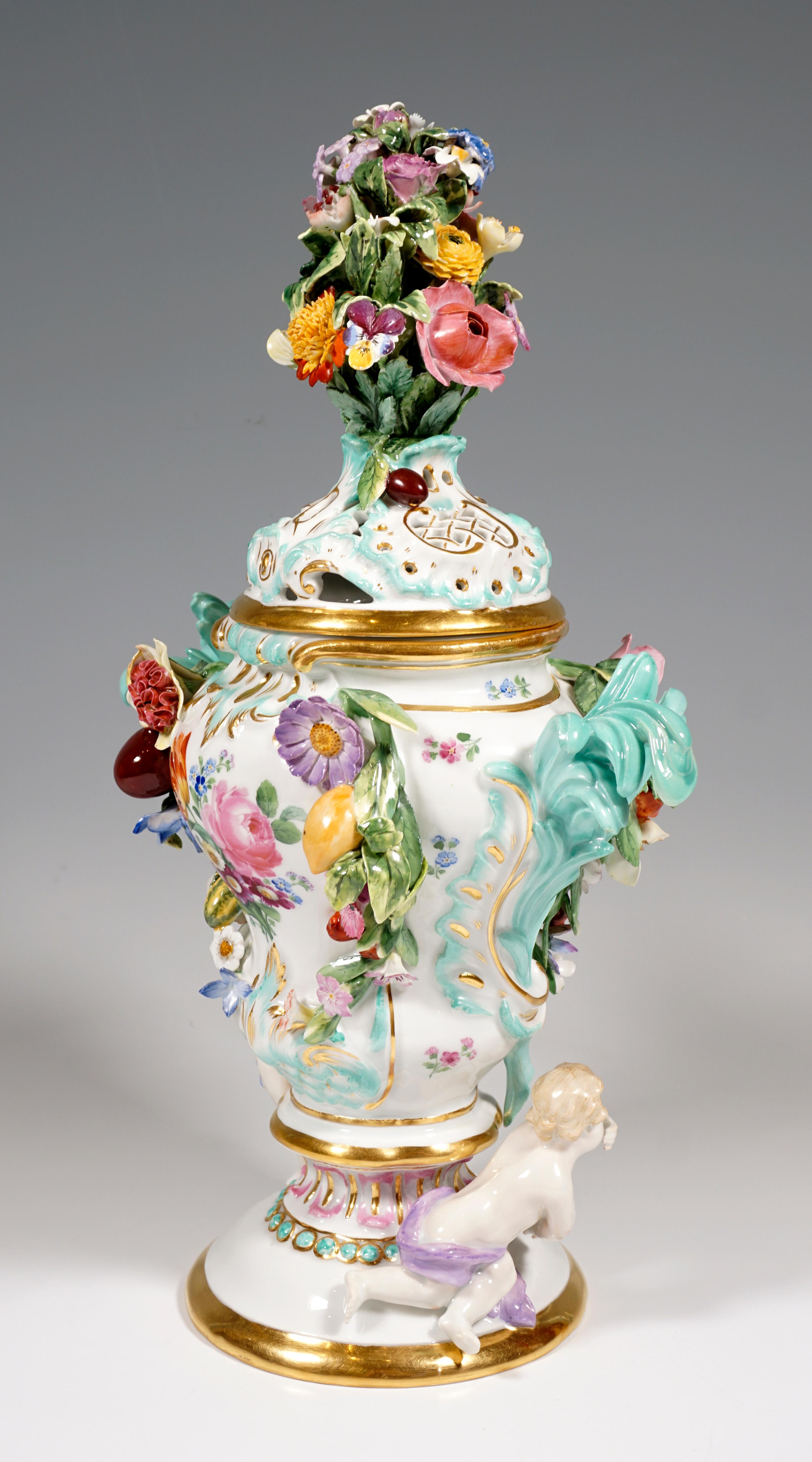 Wunderschöne Meissener Vase mit Deckel „Potpourri mit Amors“, von Kaendler, um 1850 (Deutsch)